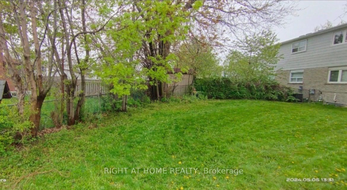 783 Consort Crescent, Mississauga, ON L5C 1J8 photo 2