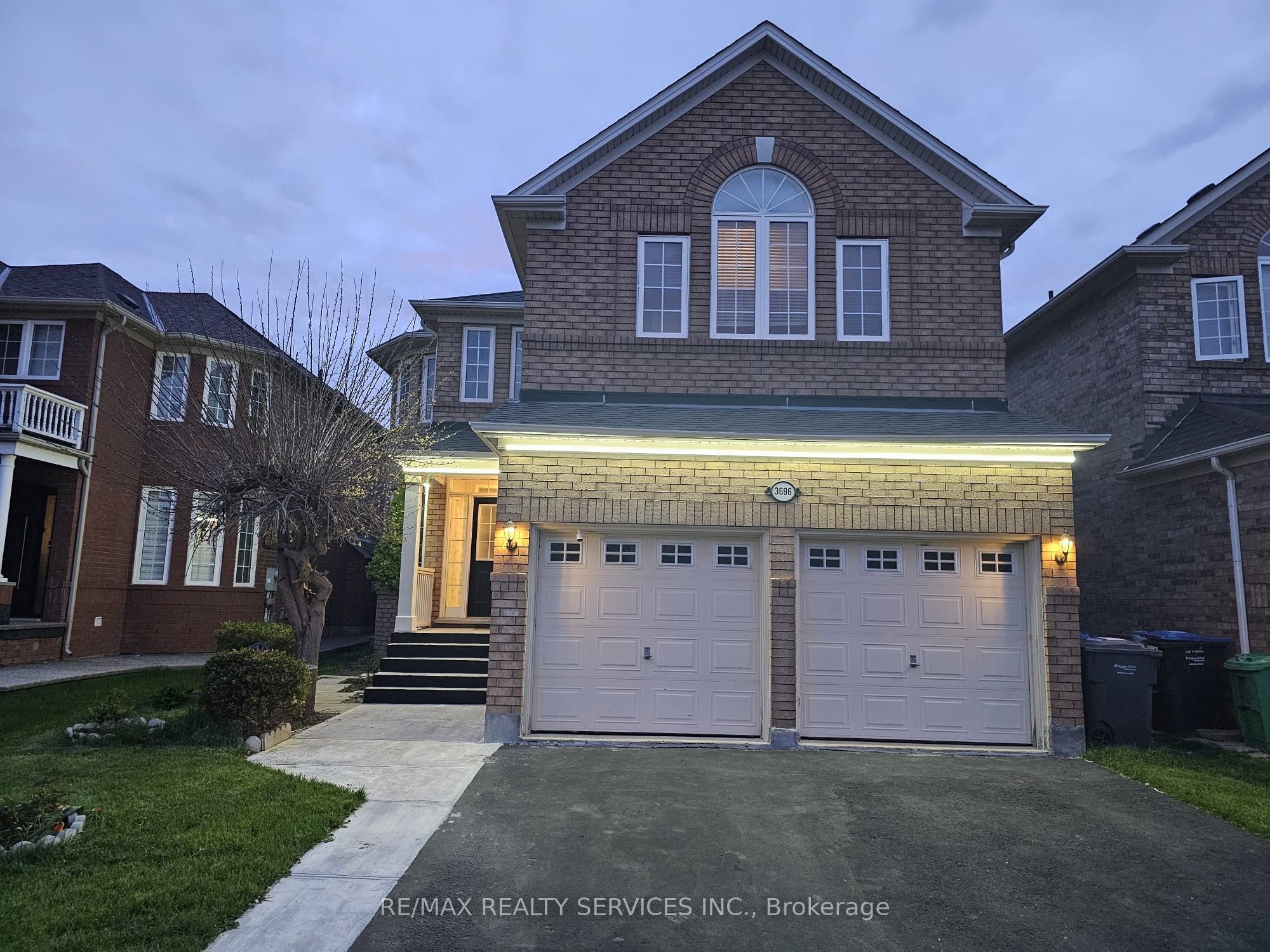 3696 Waterfall Crescent, Mississauga, ON L5N 8G8 photo 2