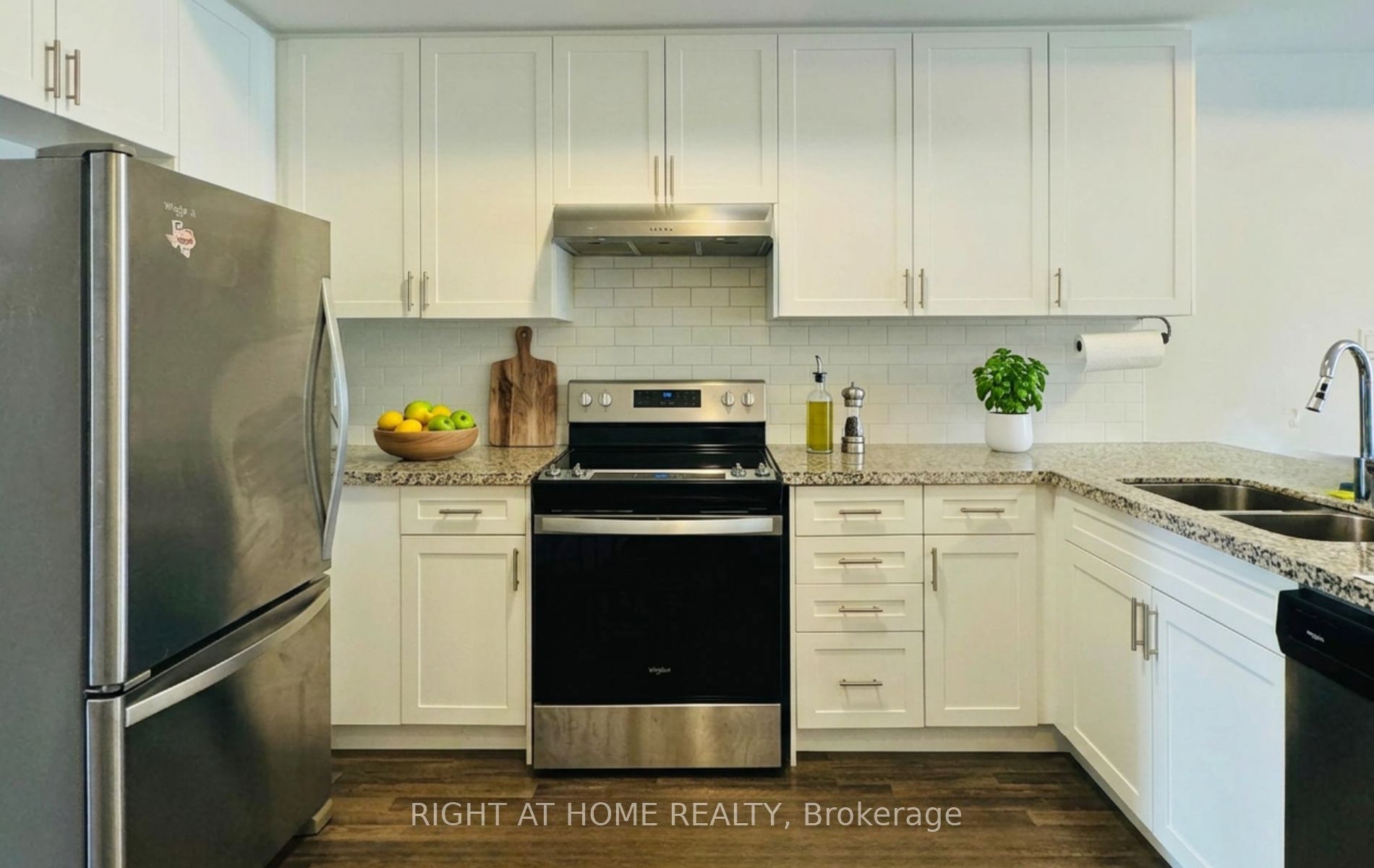 1758 Lawrence Avenue W Unit#1, Toronto, ON M6L 3C4 photo 2