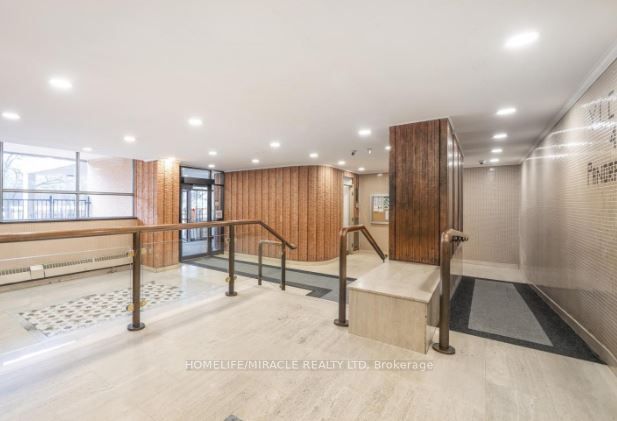 40 Panorama Court 903, Toronto, ON M9V 4M1 photo 2
