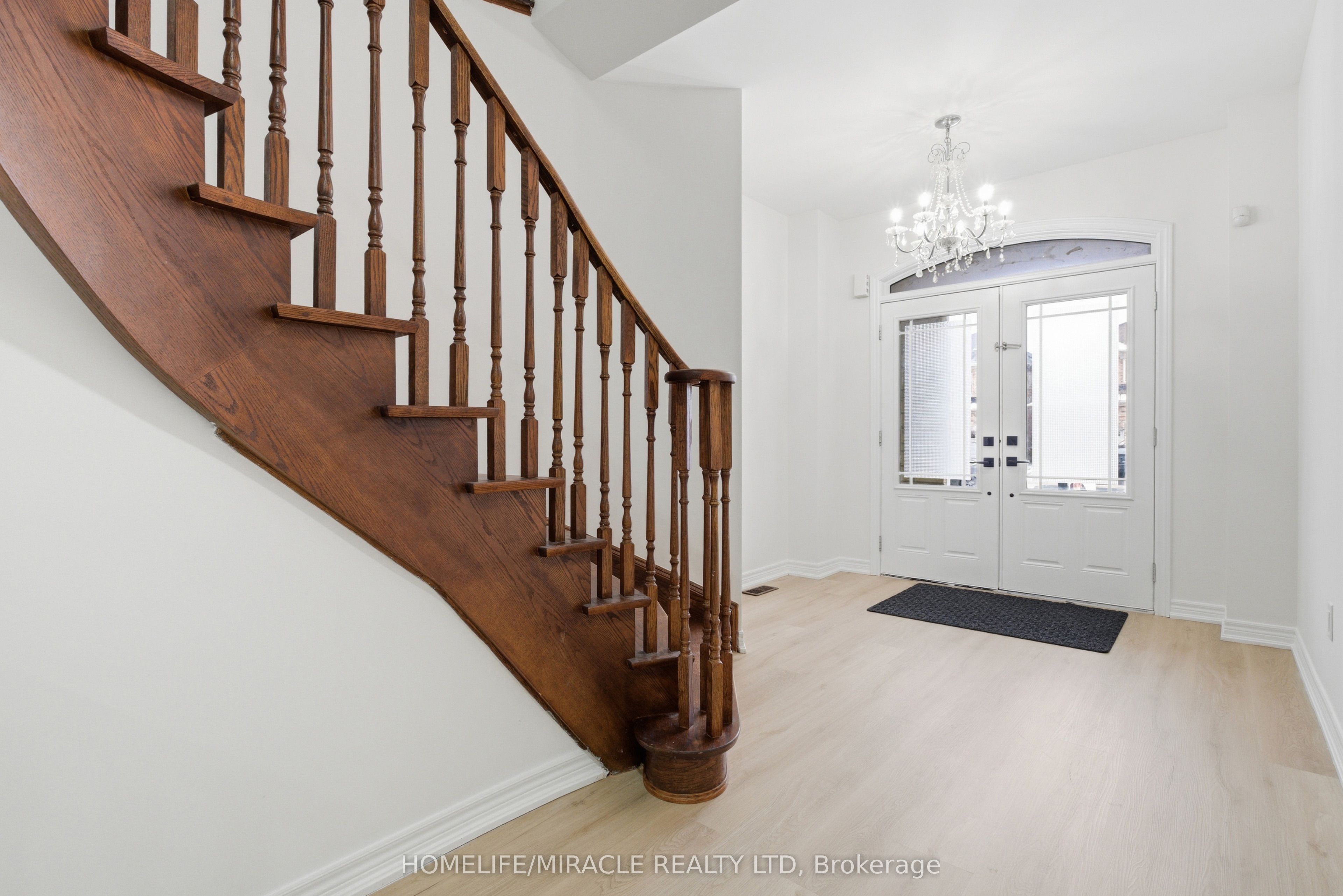 71 Skyvalley Drive, Brampton, ON L6P 3B7 photo 2