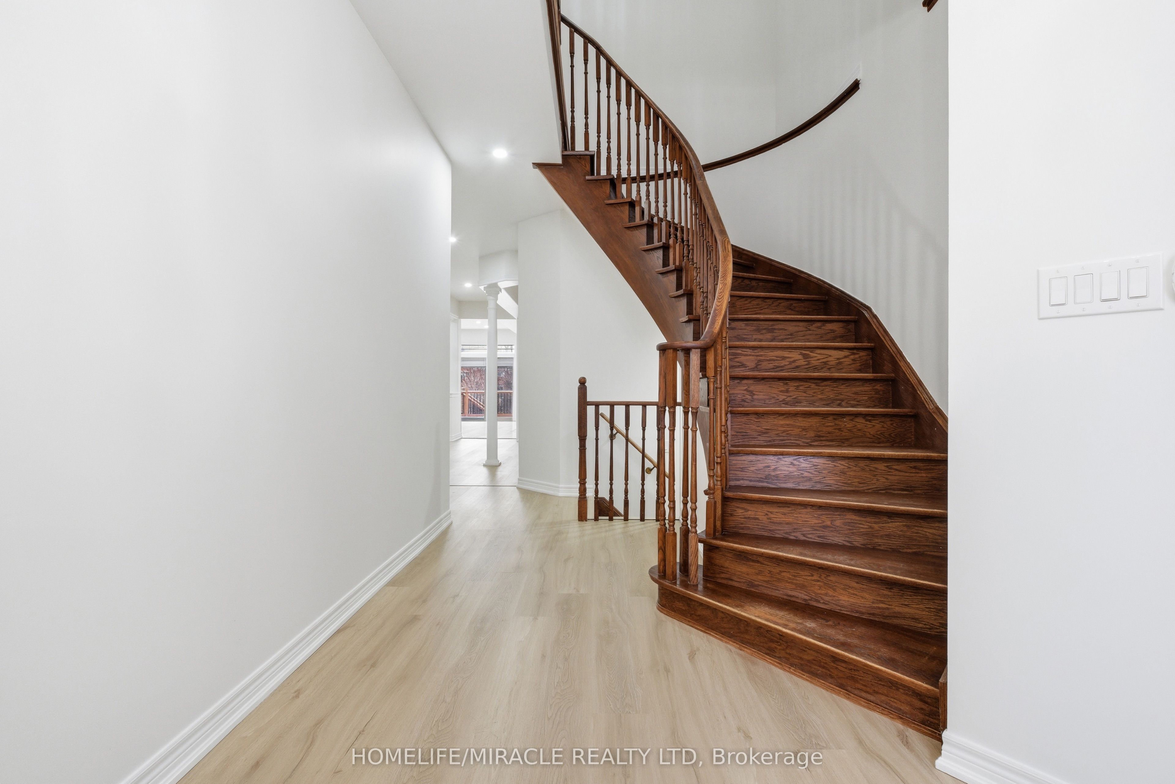 71 Skyvalley Drive, Brampton, ON L6P 3B7 photo 3