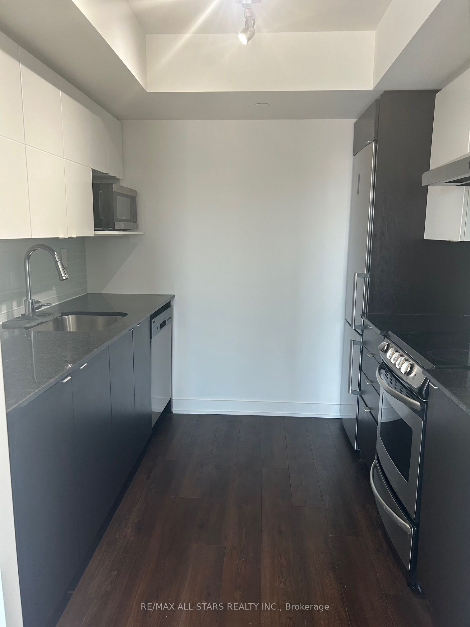 160 Flemington Road 1004, Toronto, ON M6A 1N6 photo 2