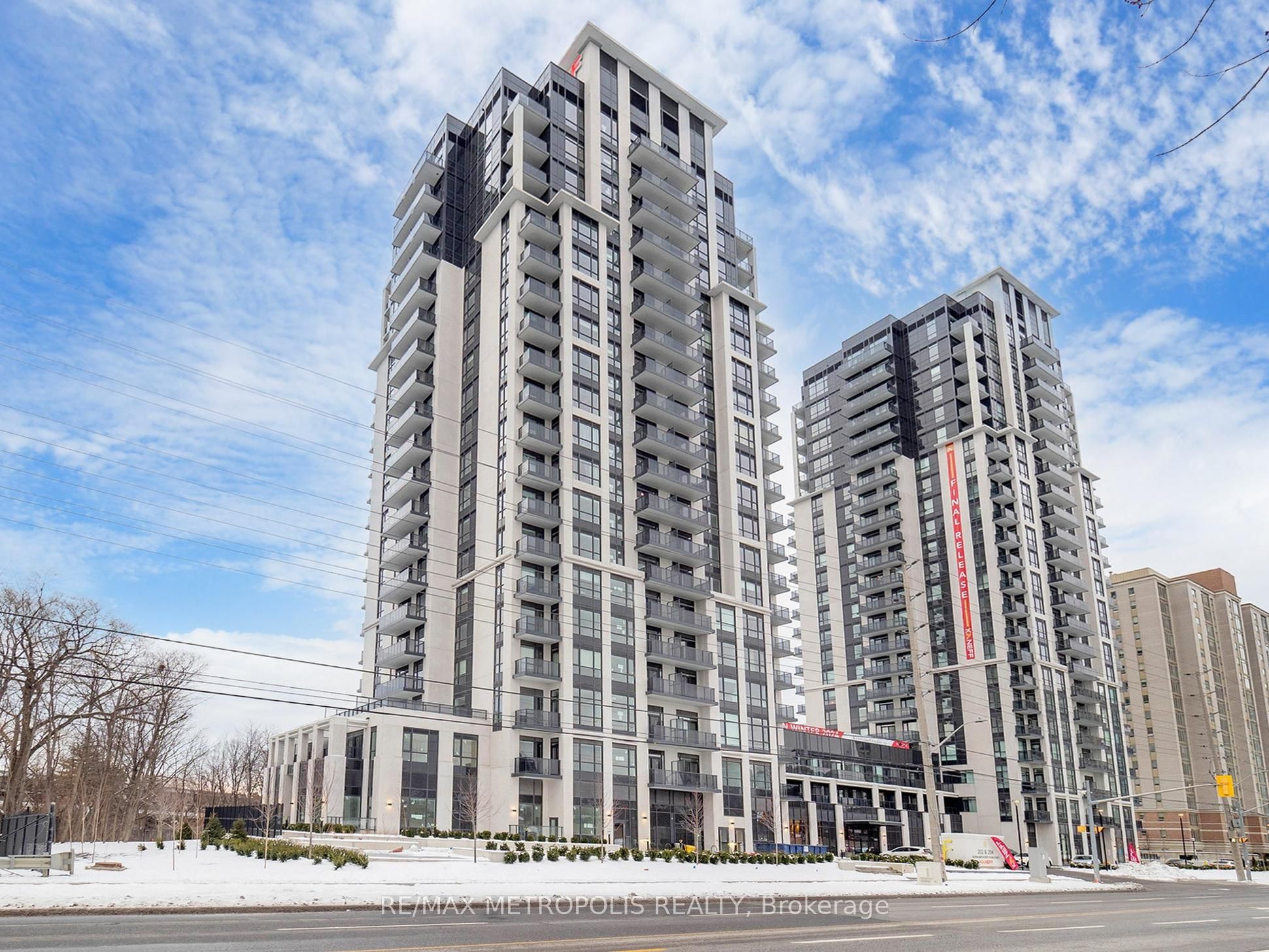 204 Burnhamthorpe Road E 1602, Mississauga, ON L5A 0B3