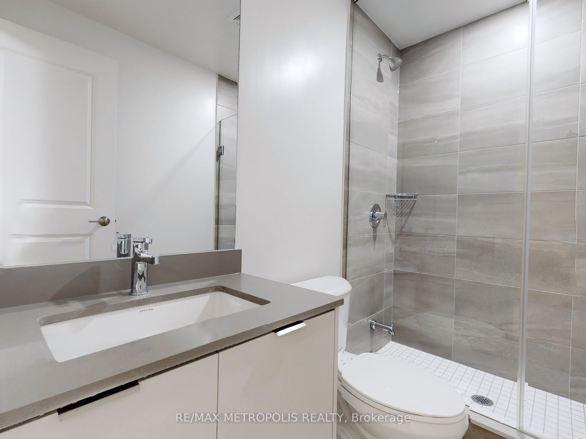 204 Burnhamthorpe Road E 1602, Mississauga, ON L5A 0B3 photo 4