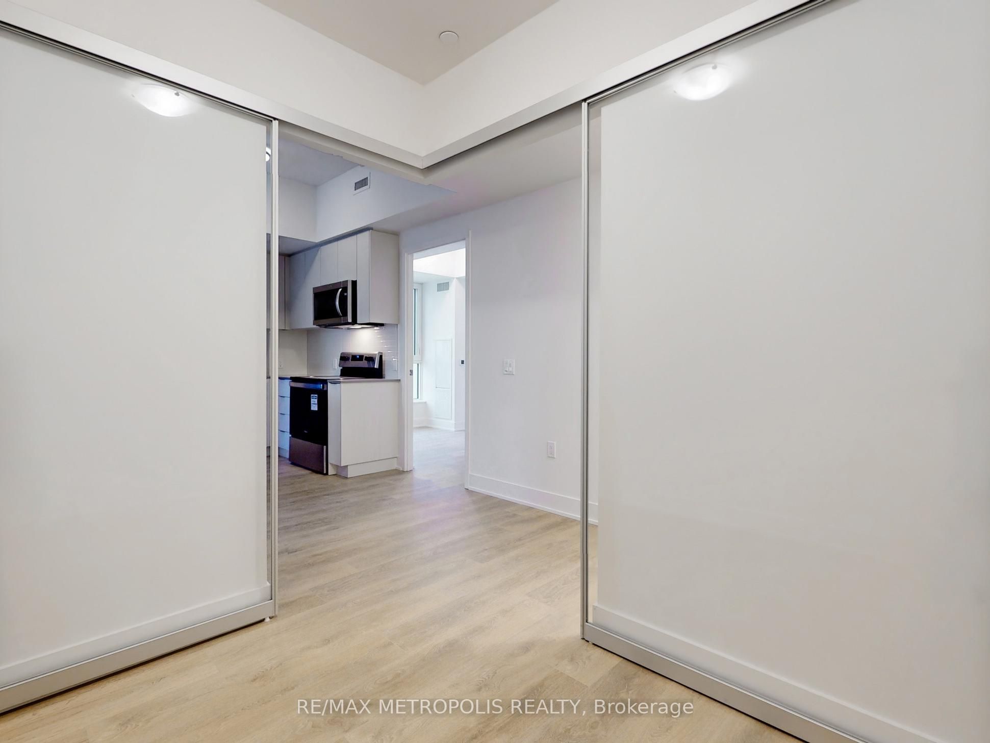 204 Burnhamthorpe Road E 1602, Mississauga, ON L5A 0B3 photo 5
