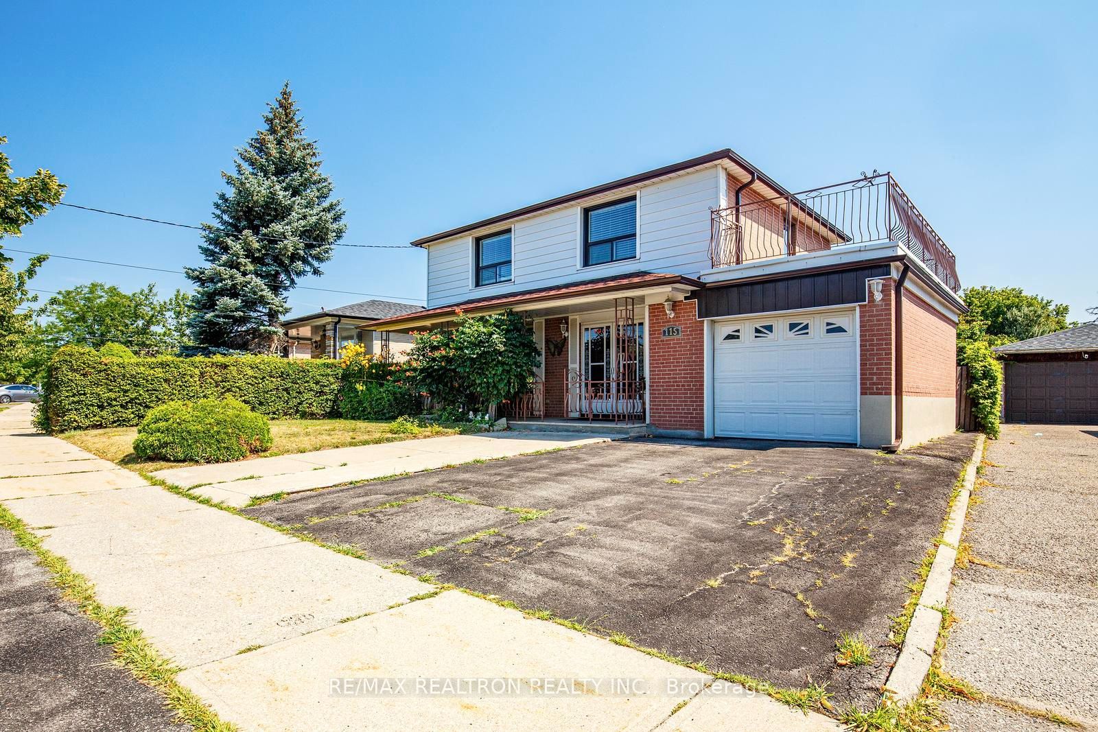 115 Hullmar Drive, Toronto, ON M3N 2E5