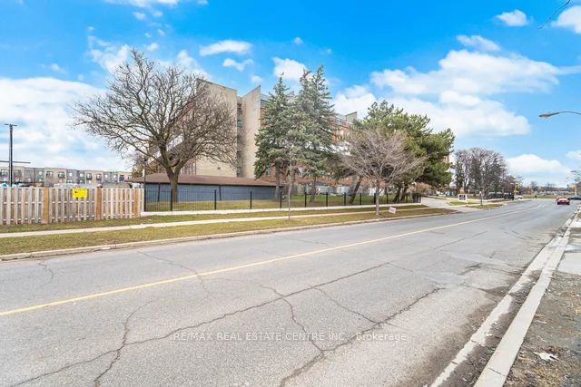 10 Eddystone Avenue 255, Toronto, ON M3N 2T2 photo 3