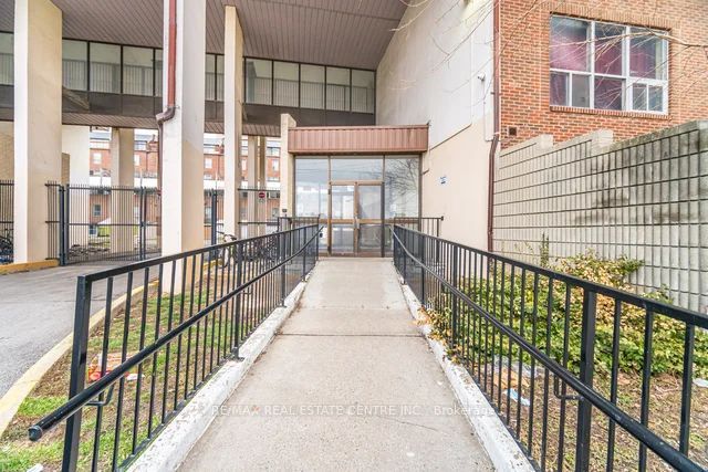 10 Eddystone Avenue 255, Toronto, ON M3N 2T2 photo 4