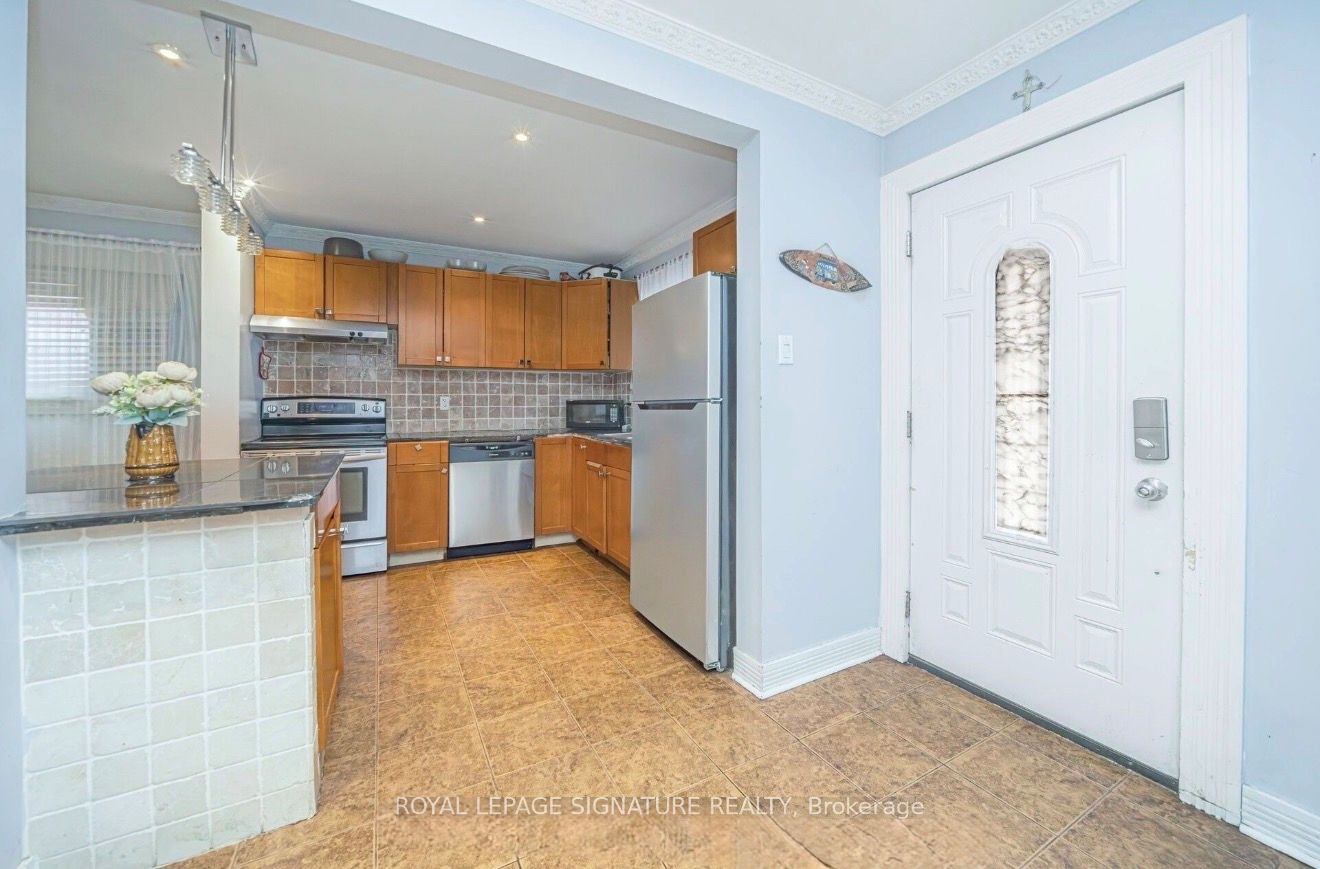 19 Gatsby Square Room 1, Brampton, ON L6S 2H4 photo 2