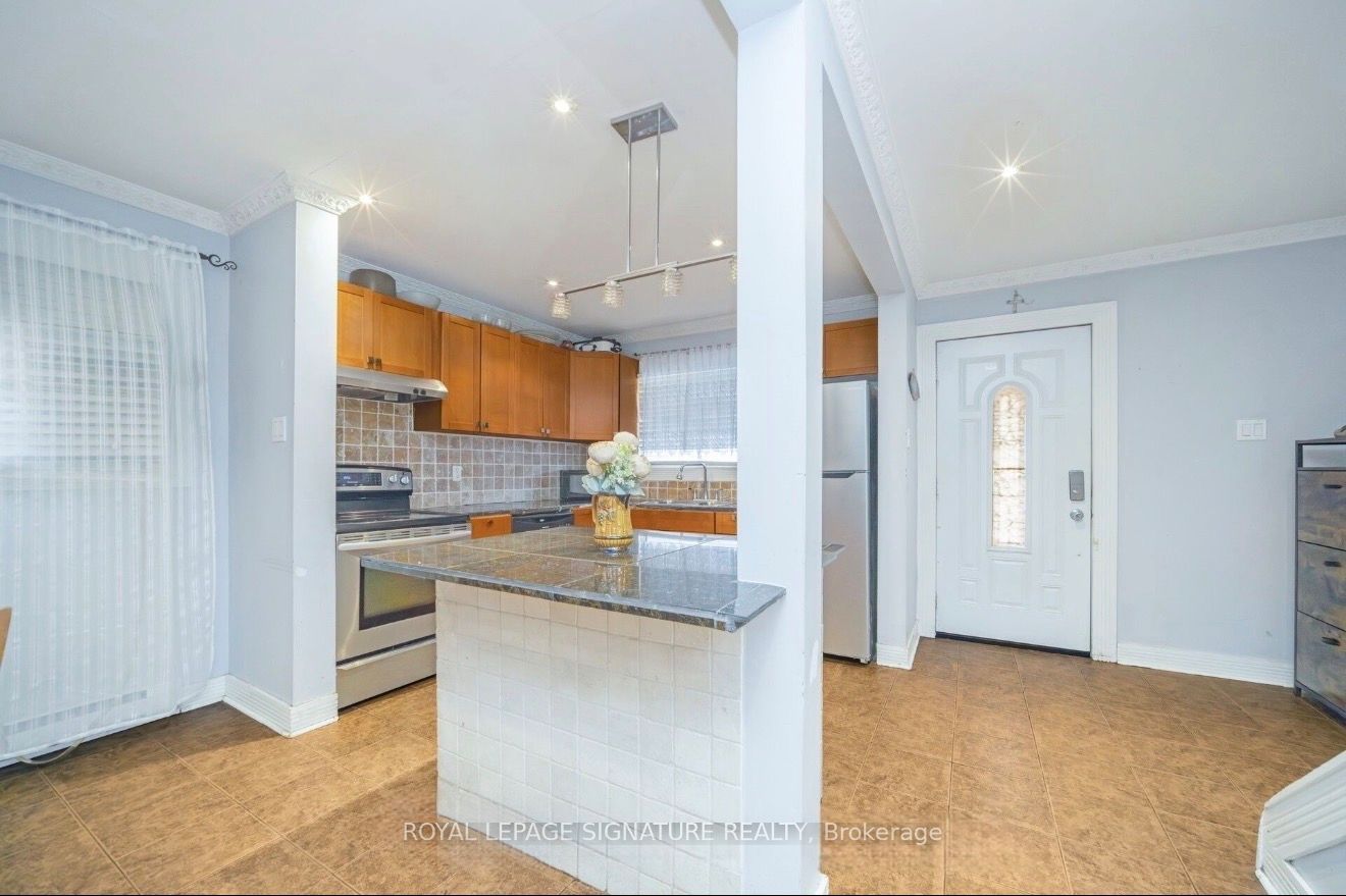 19 Gatsby Square Room 1, Brampton, ON L6S 2H4 photo 4
