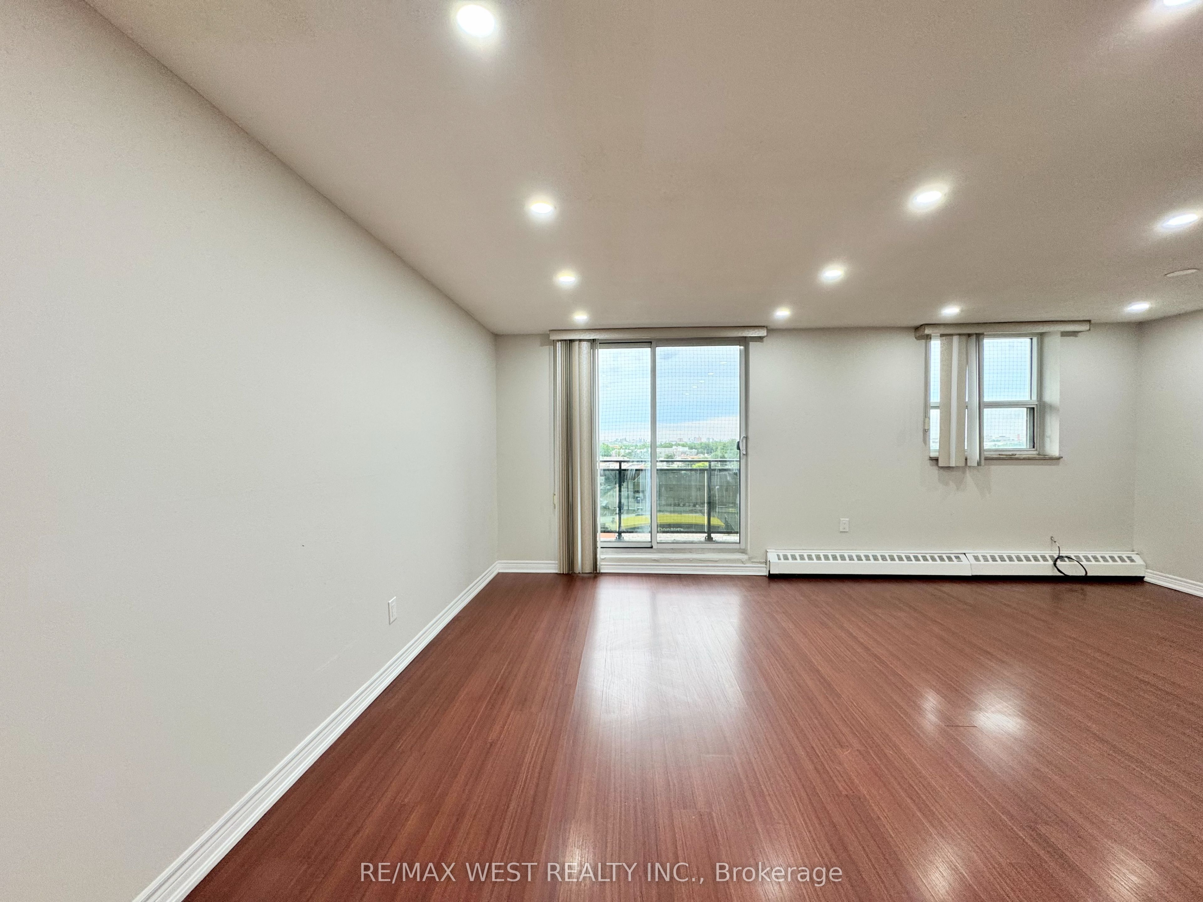 3533 Derry Road E 709, Mississauga, ON L4T 1B1 photo 3