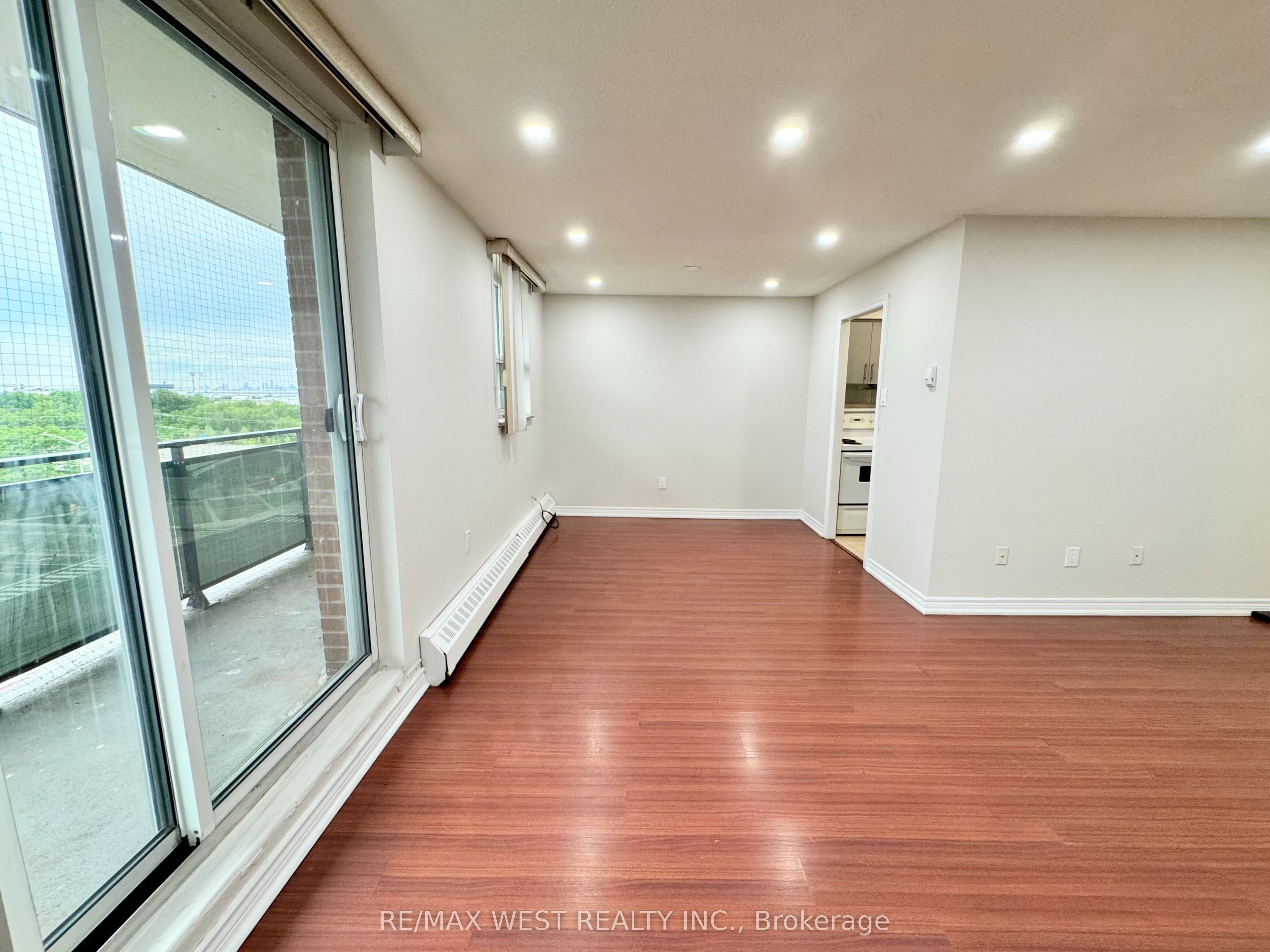 3533 Derry Road E 709, Mississauga, ON L4T 1B1 photo 4