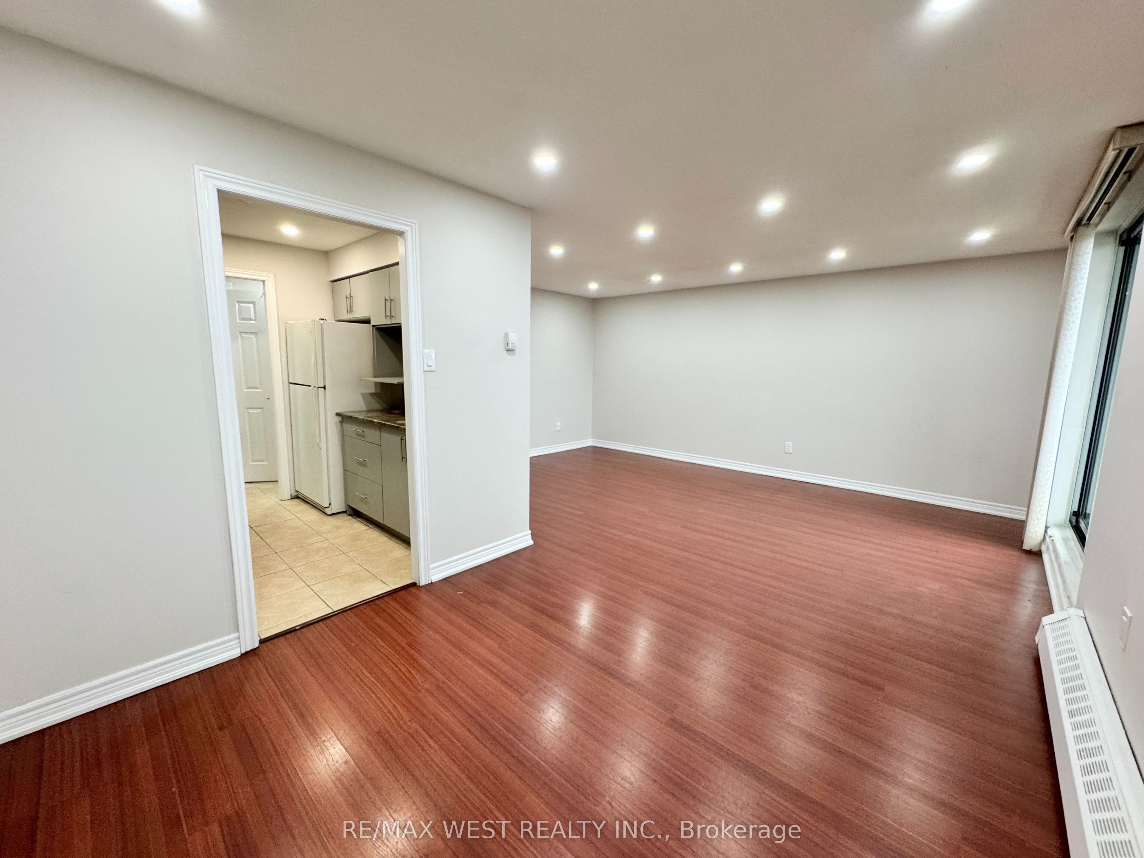 3533 Derry Road E 709, Mississauga, ON L4T 1B1 photo 5