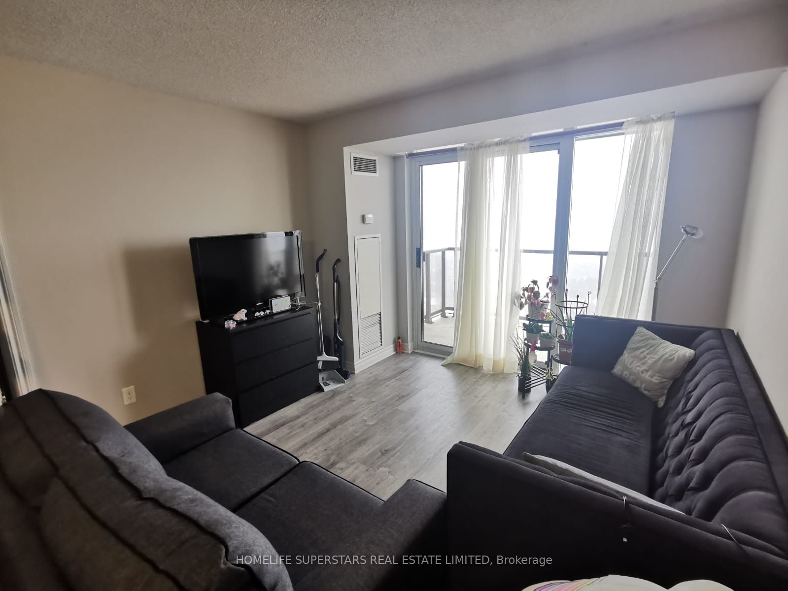700 Humberwood Boulevard S 1617, Toronto, ON M9W 7J4