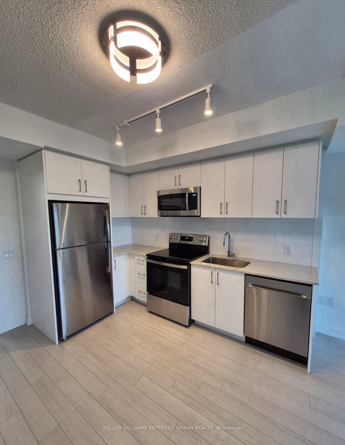 4010 Eglinton Avenue W 1014, Toronto, ON M9A 0G5