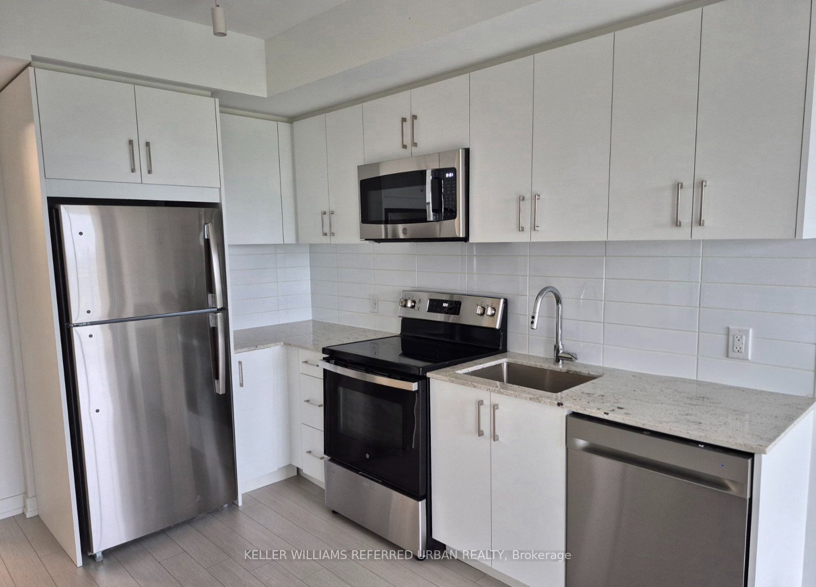 4010 Eglinton Avenue W 1014, Toronto, ON M9A 0G5 photo 3