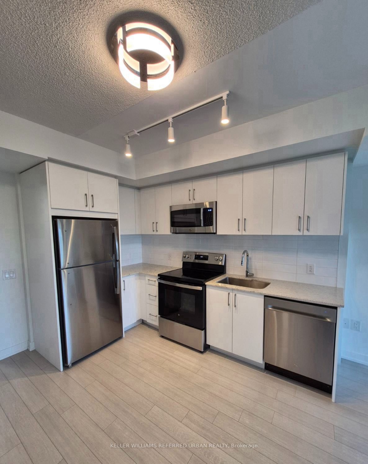 4010 Eglinton Avenue W 1014, Toronto, ON M9A 0G5 photo 5