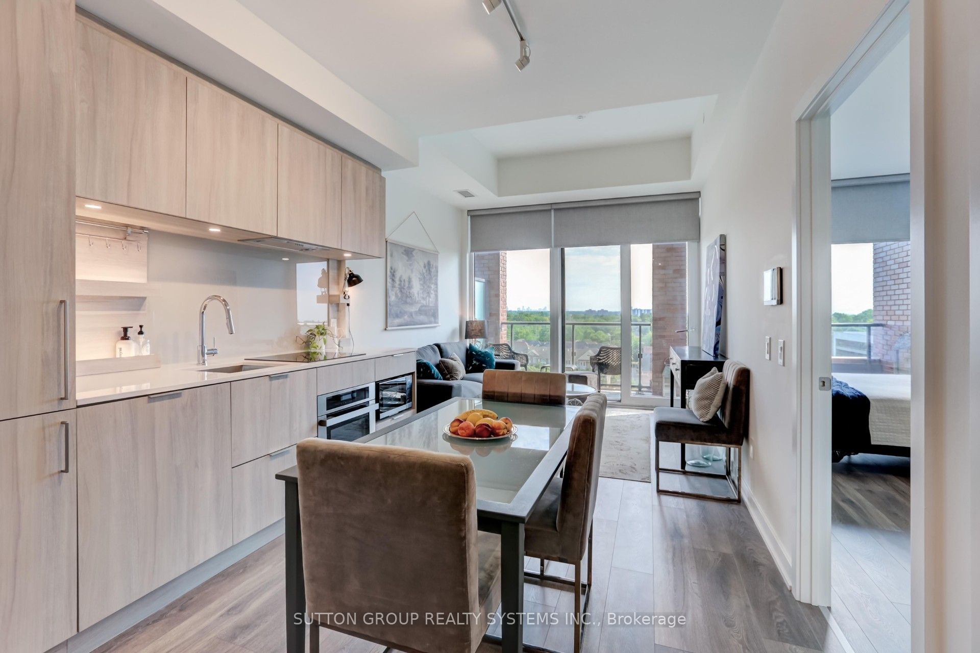28 Ann Street 807, Mississauga, ON L5G 3G1 photo 2