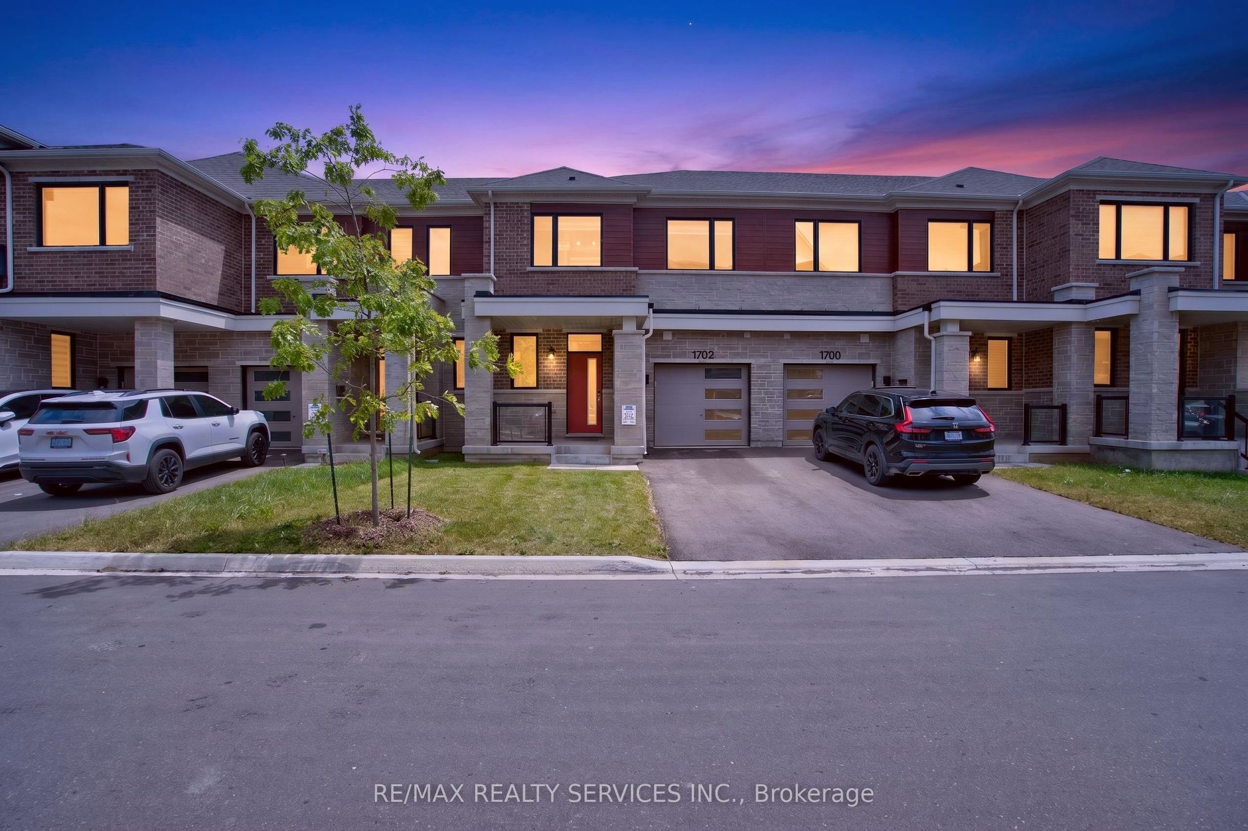 1702 Dance Court, Milton, ON L9E 2A3 photo 2