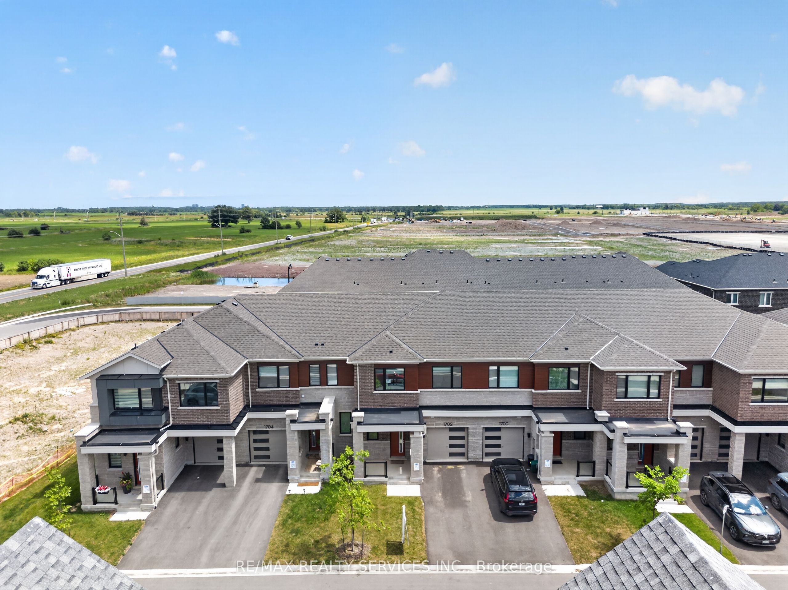 1702 Dance Court, Milton, ON L9E 2A3 photo 4