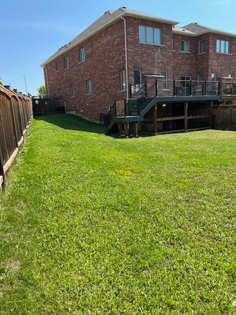 26 Montpelier Street, Brampton, ON L6Y 6A6 photo 2