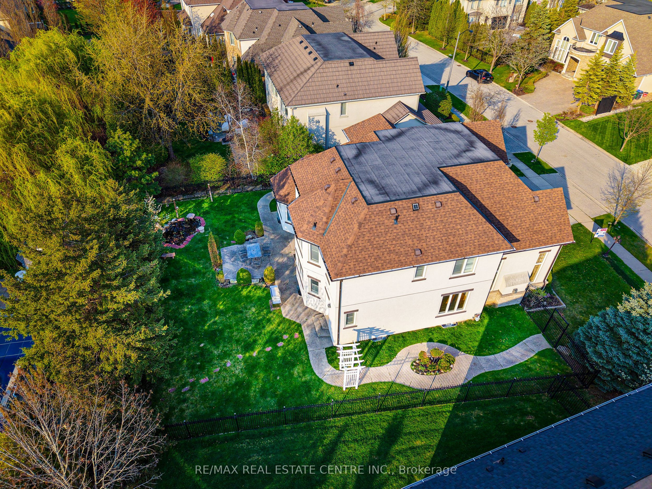 645 Cranleigh Court, Mississauga, ON L5H 4L4 photo 3