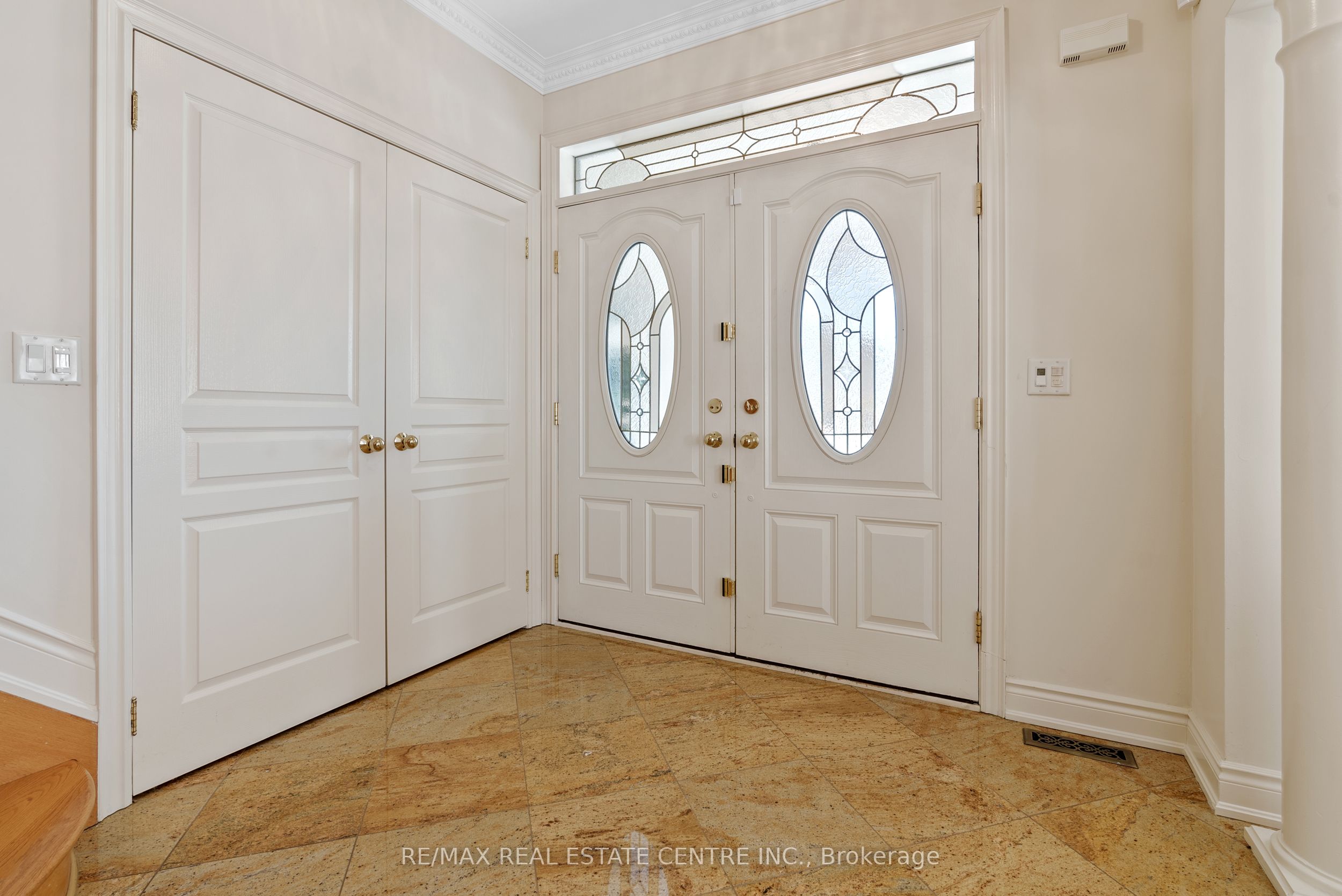 645 Cranleigh Court, Mississauga, ON L5H 4L4 photo 5