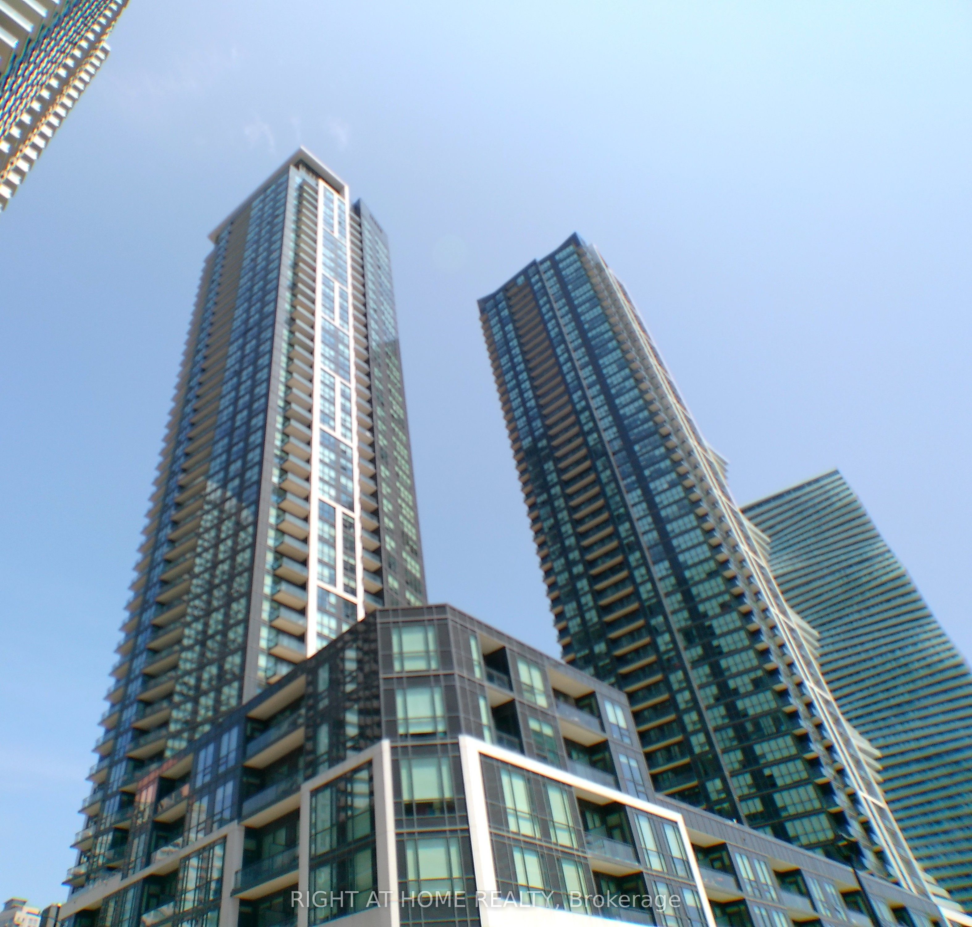 510 Curran Place 2202, Mississauga, ON L5B 0J8