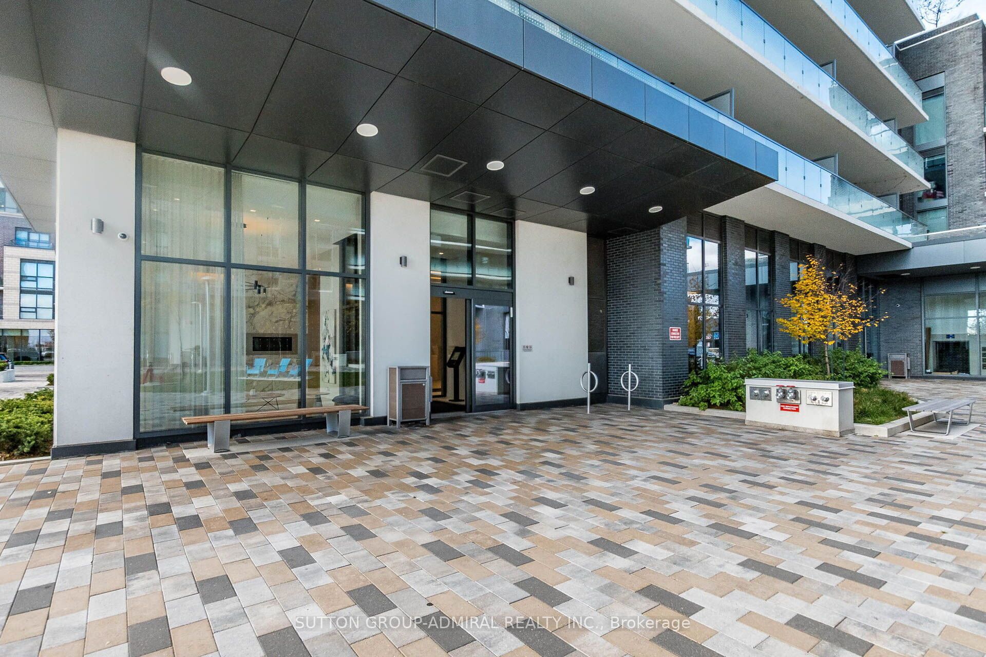 30 Samuel Wood Way 1311, Toronto, ON M9B 0C9 photo 2