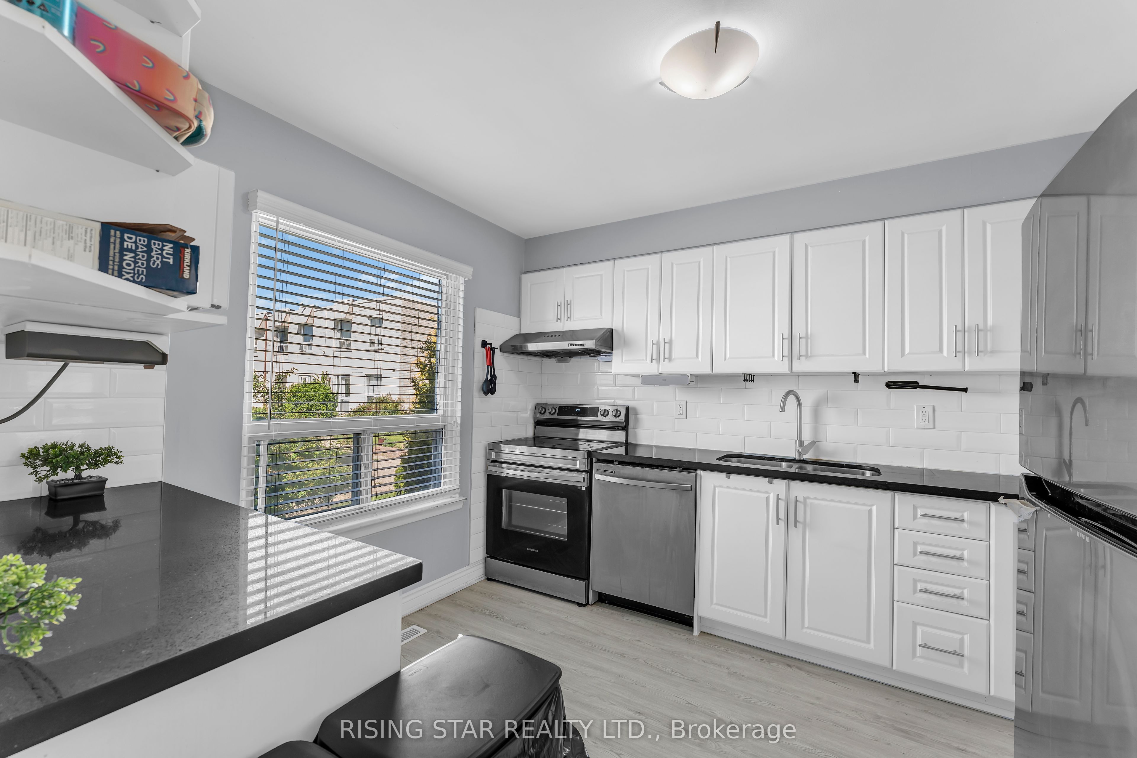 7440 GOREWAY Drive 2, Mississauga, ON L4T 2V2 photo 2