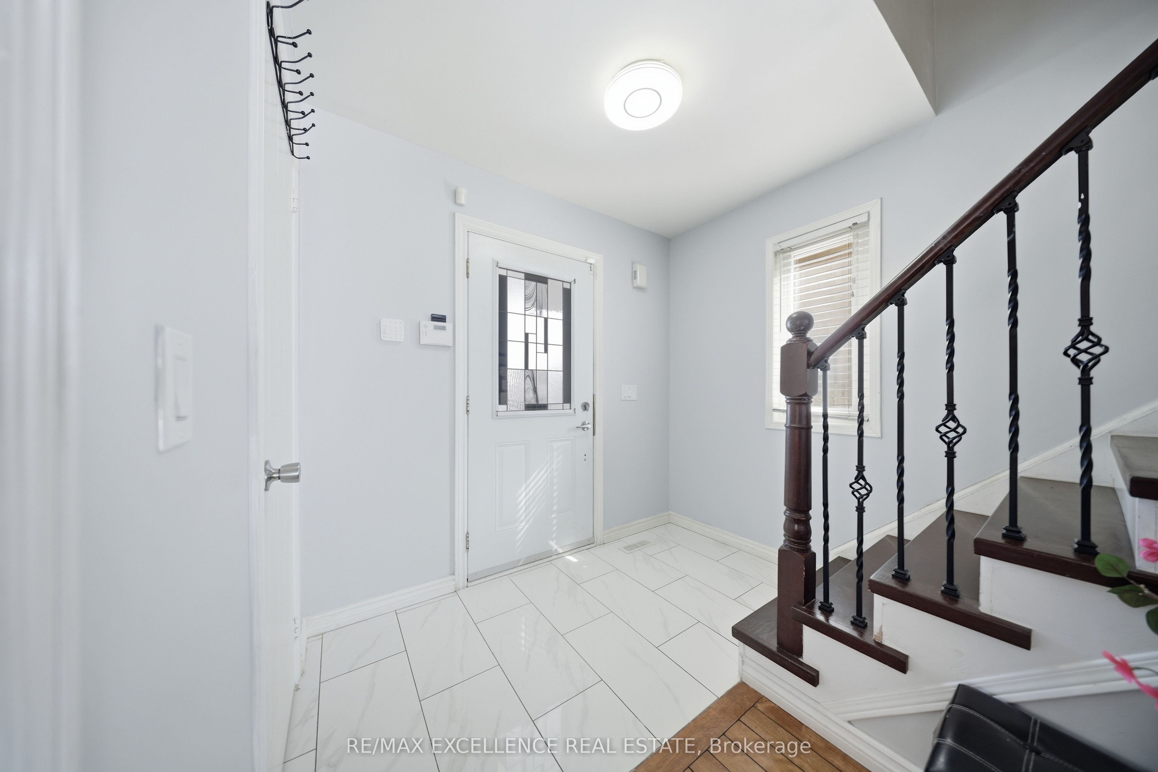 46 Nectarine Crescent, Brampton, ON L6S 5Z1 photo 3