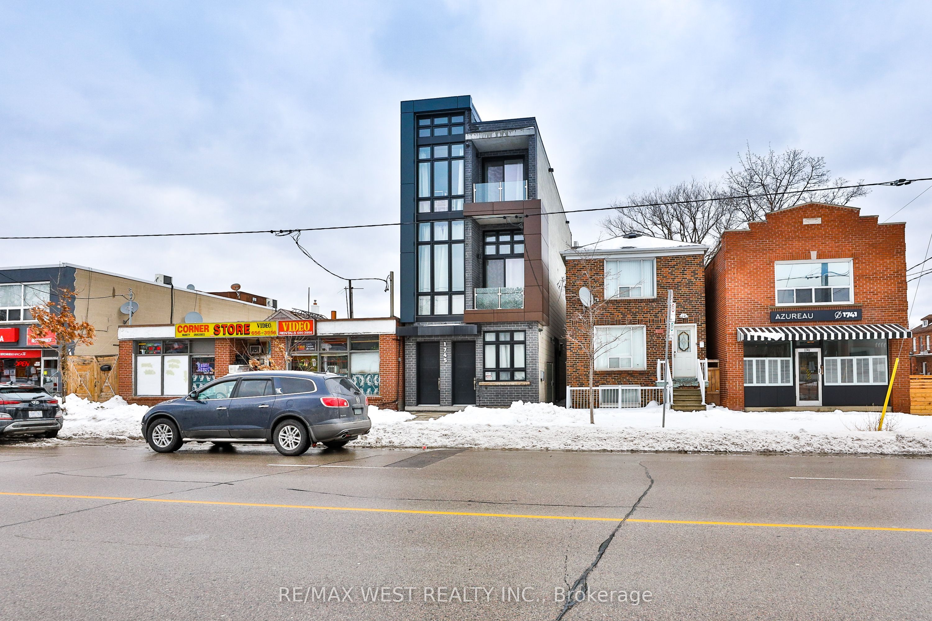 1745 Keele Street 4, Toronto, ON M6M 3W9