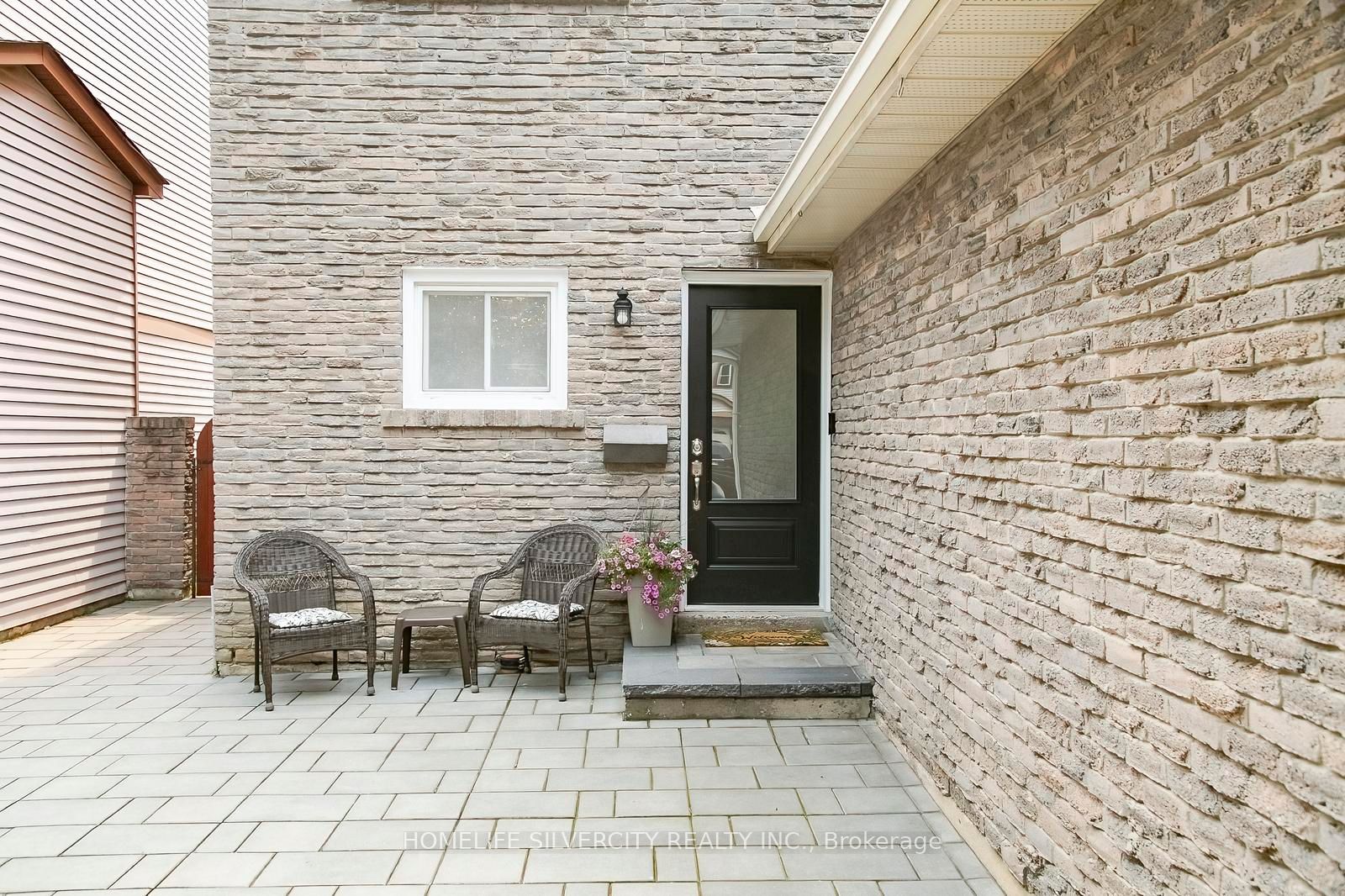 21 Mitchell Avenue, Brampton, ON L6Z 1H2 photo 4