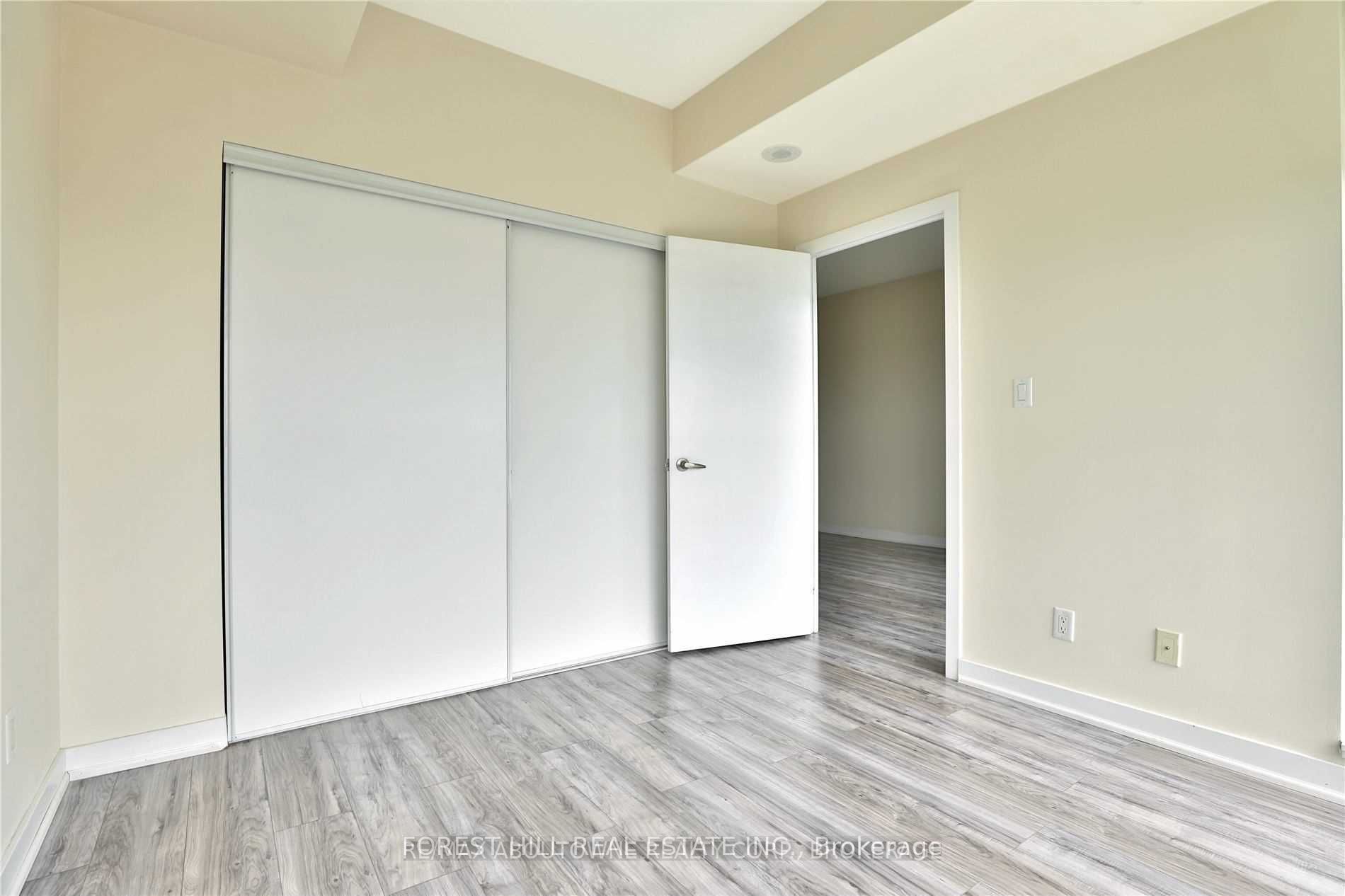 4070 Confederation Parkway 3106, Mississauga, ON L5B 0E9 photo 2