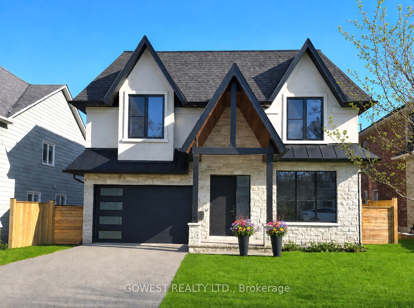 402 Niar Avenue, Mississauga, ON L5G 1W3