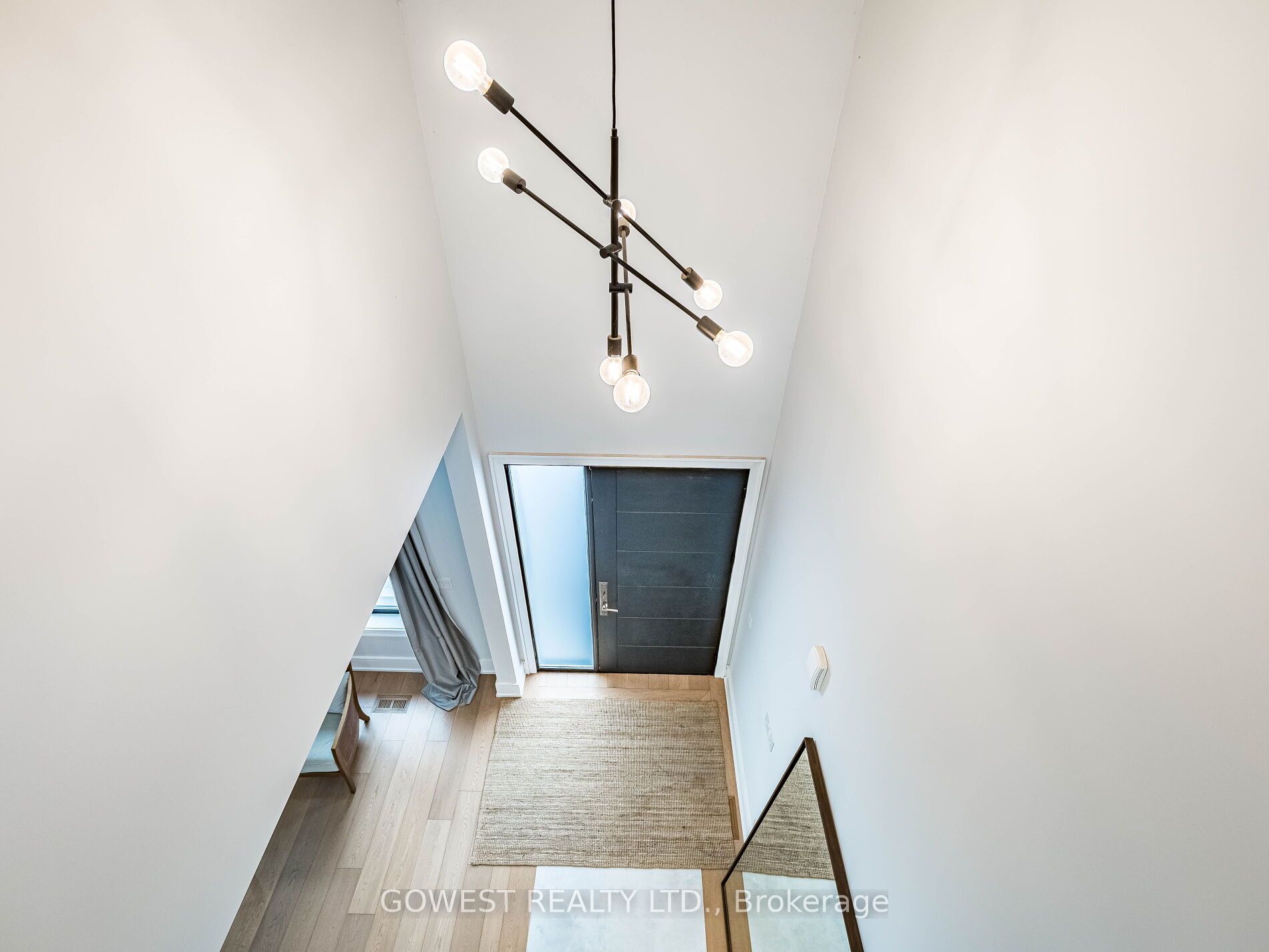 402 Niar Avenue, Mississauga, ON L5G 1W3 photo 3