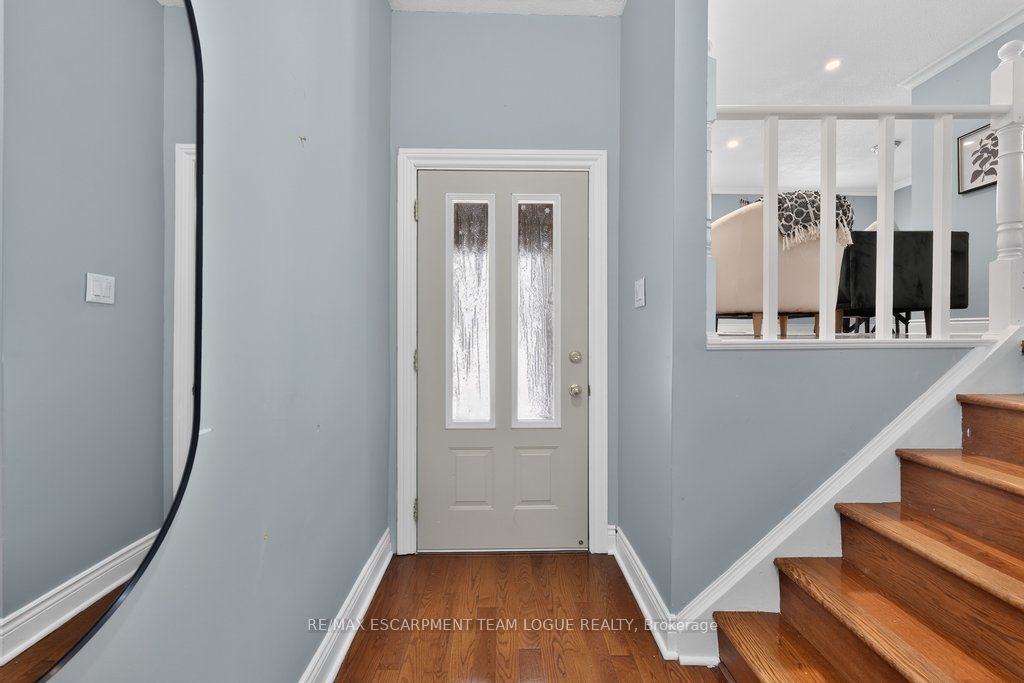 1444 PADDINGTON Court, Burlington, ON L7M 1W7 photo 3