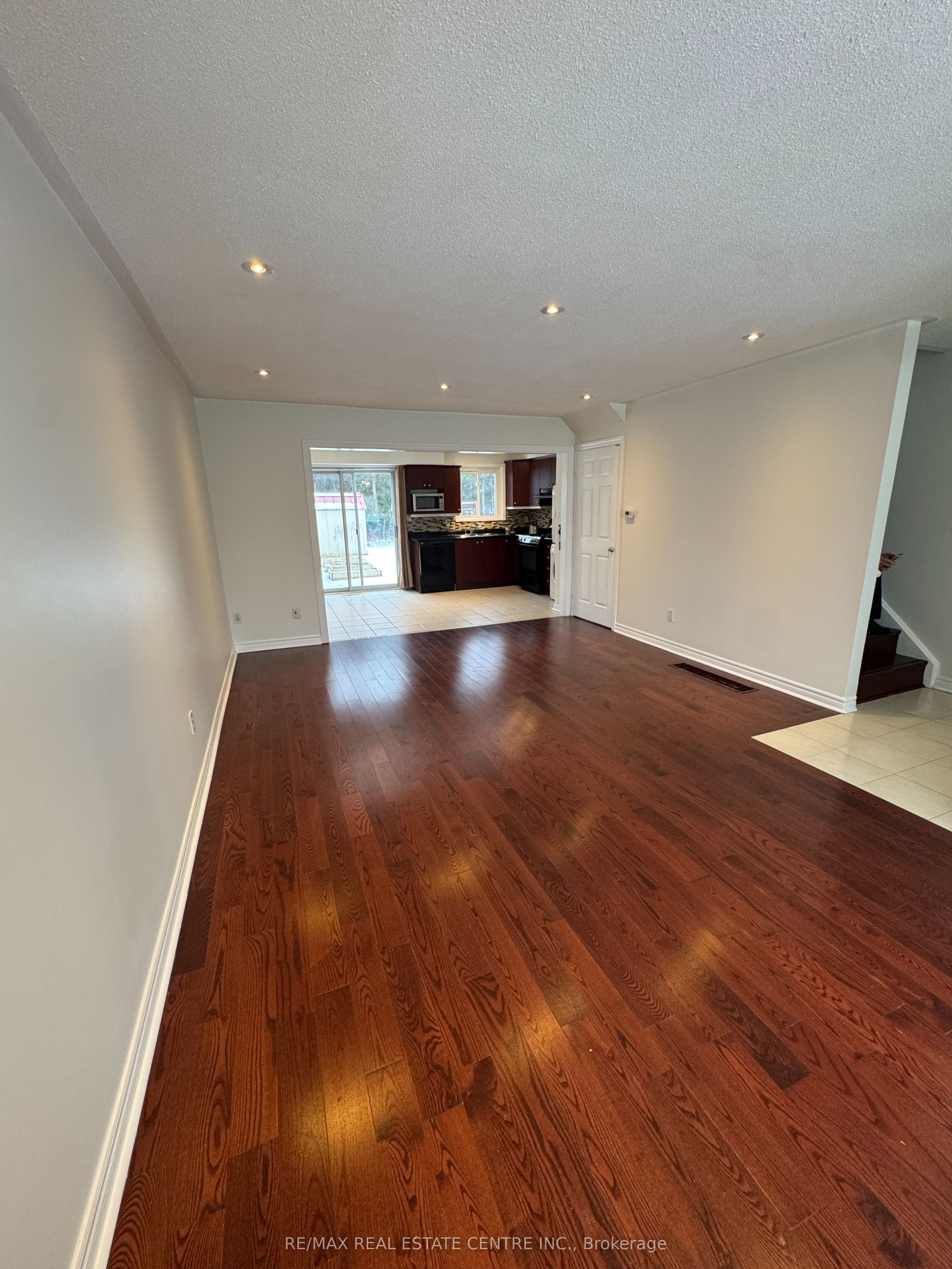 1025 Blairholm Avenue -Upper Level, Mississauga, ON L5C 1G5 photo 5