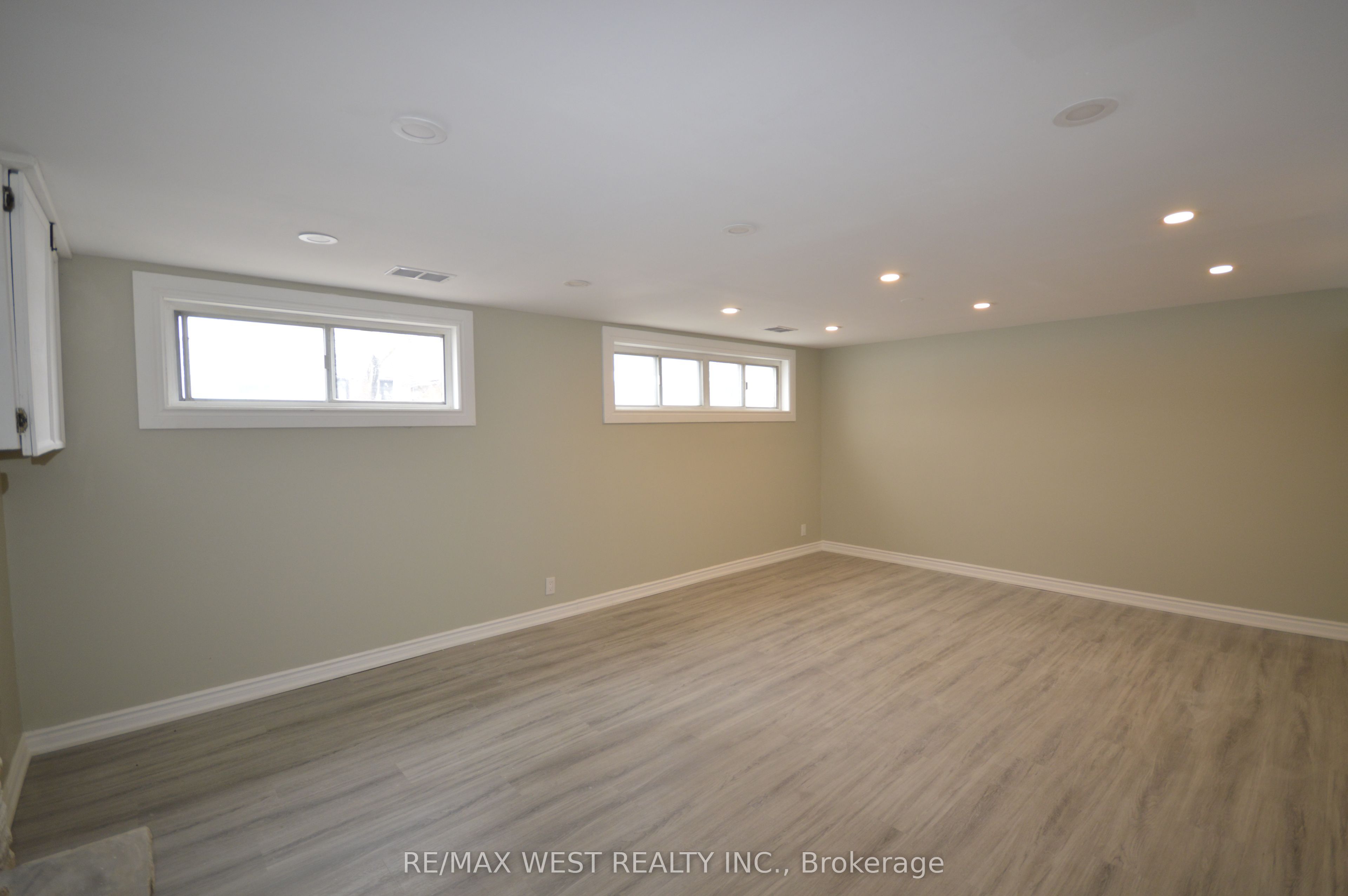 23 Bairstow Crescent Basement, Toronto, ON M9W 4R3 photo 2