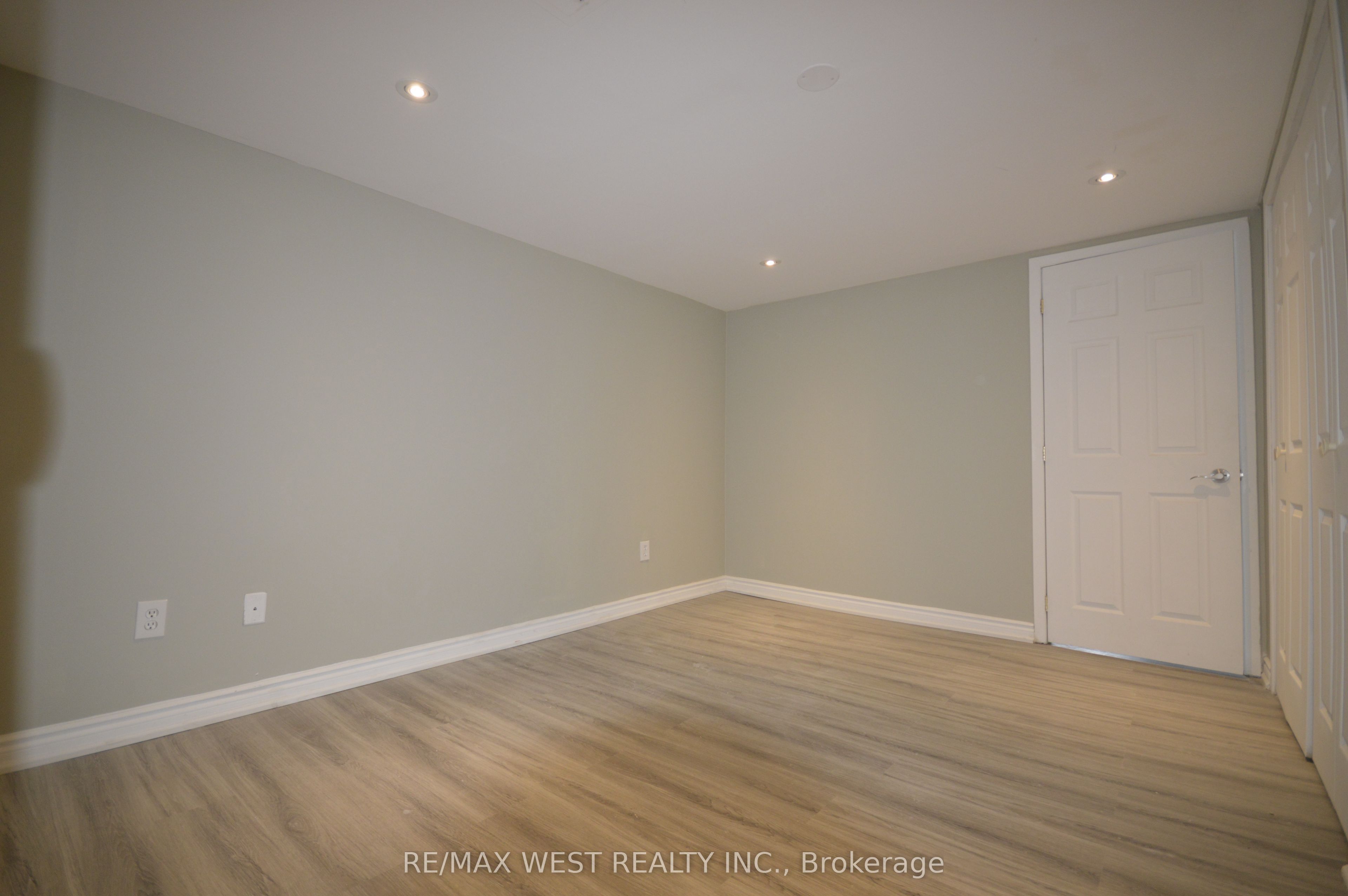 23 Bairstow Crescent Basement, Toronto, ON M9W 4R3 photo 3