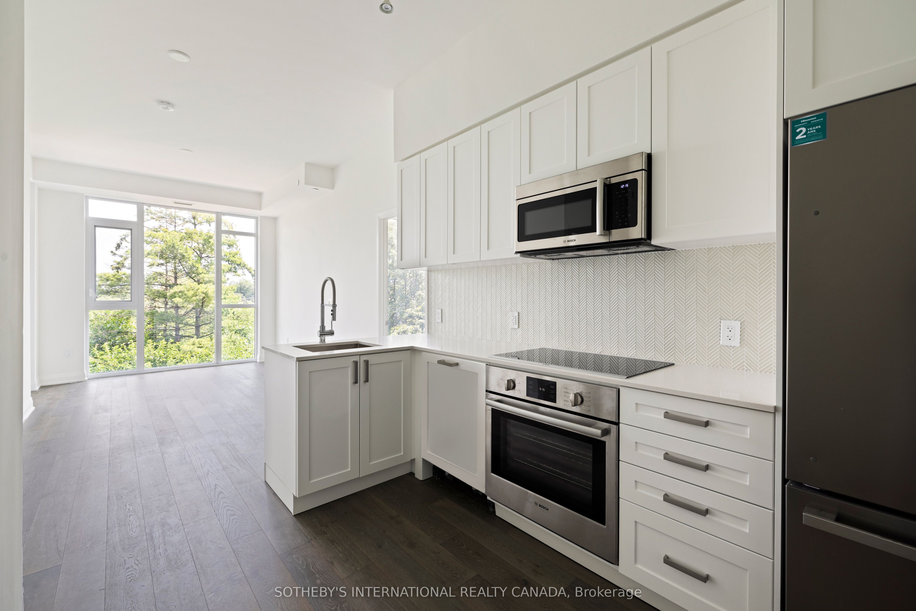 293 The Kingsway Way, Toronto, ON M9A 0E8 photo 2