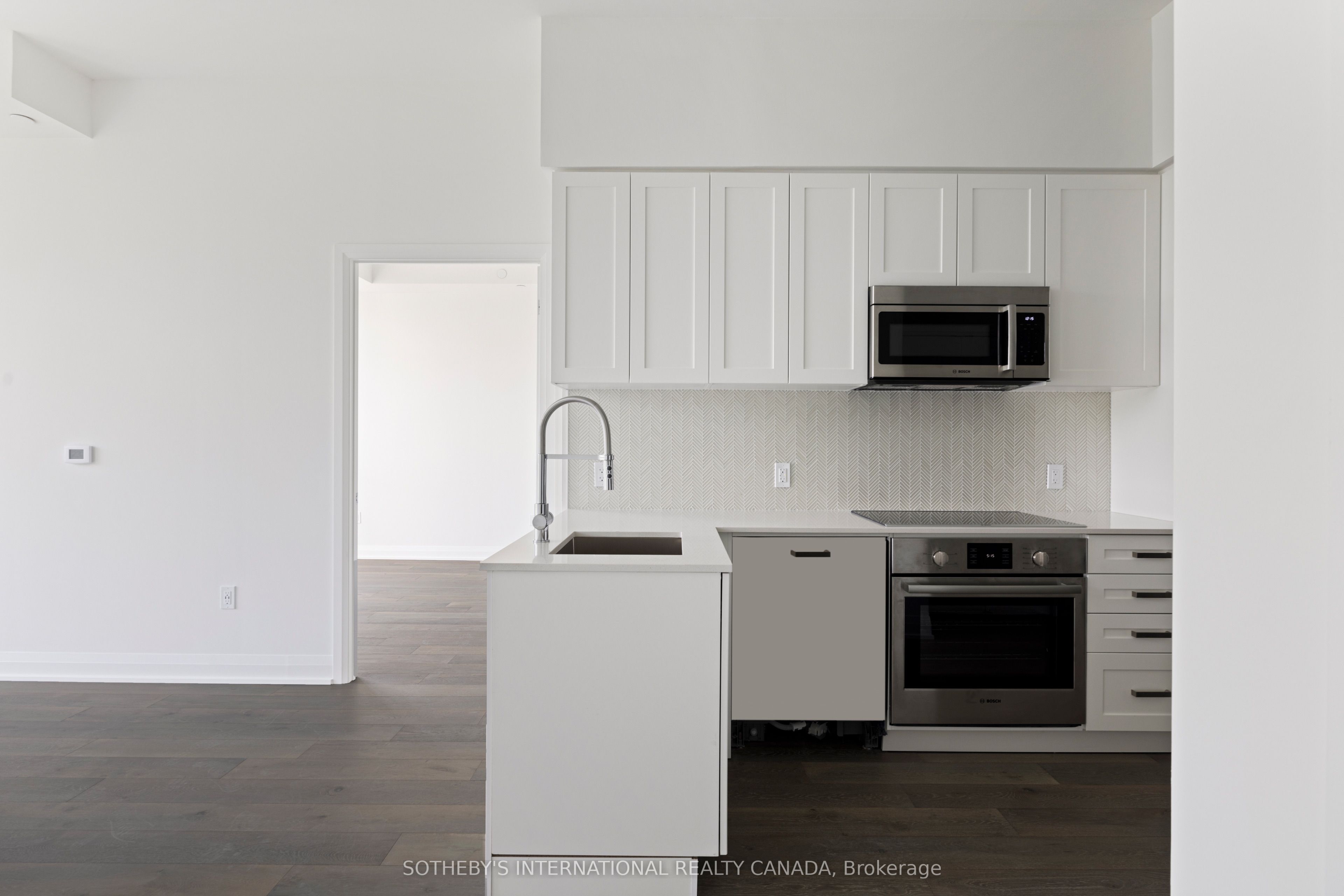 293 The Kingsway Way, Toronto, ON M9A 0E8 photo 3
