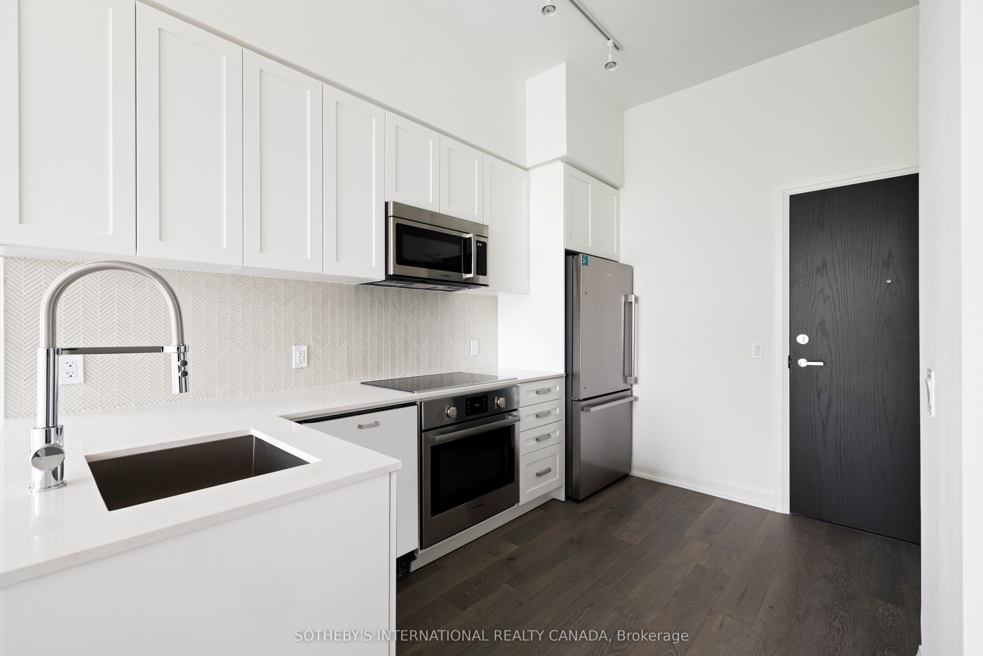 293 The Kingsway Way, Toronto, ON M9A 0E8 photo 4