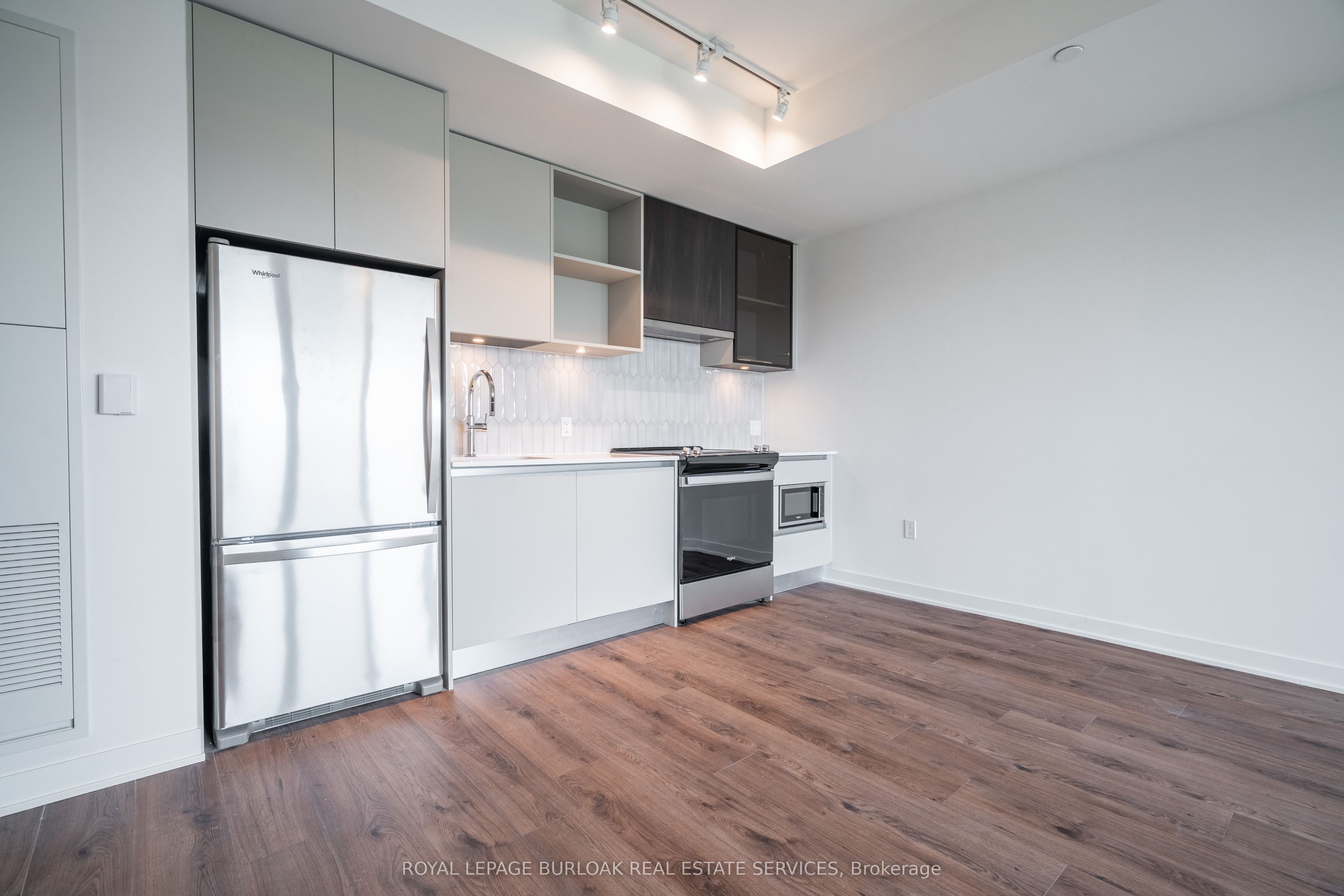 395 Dundas Street W 801, Oakville, ON L6M 5R8 photo 4