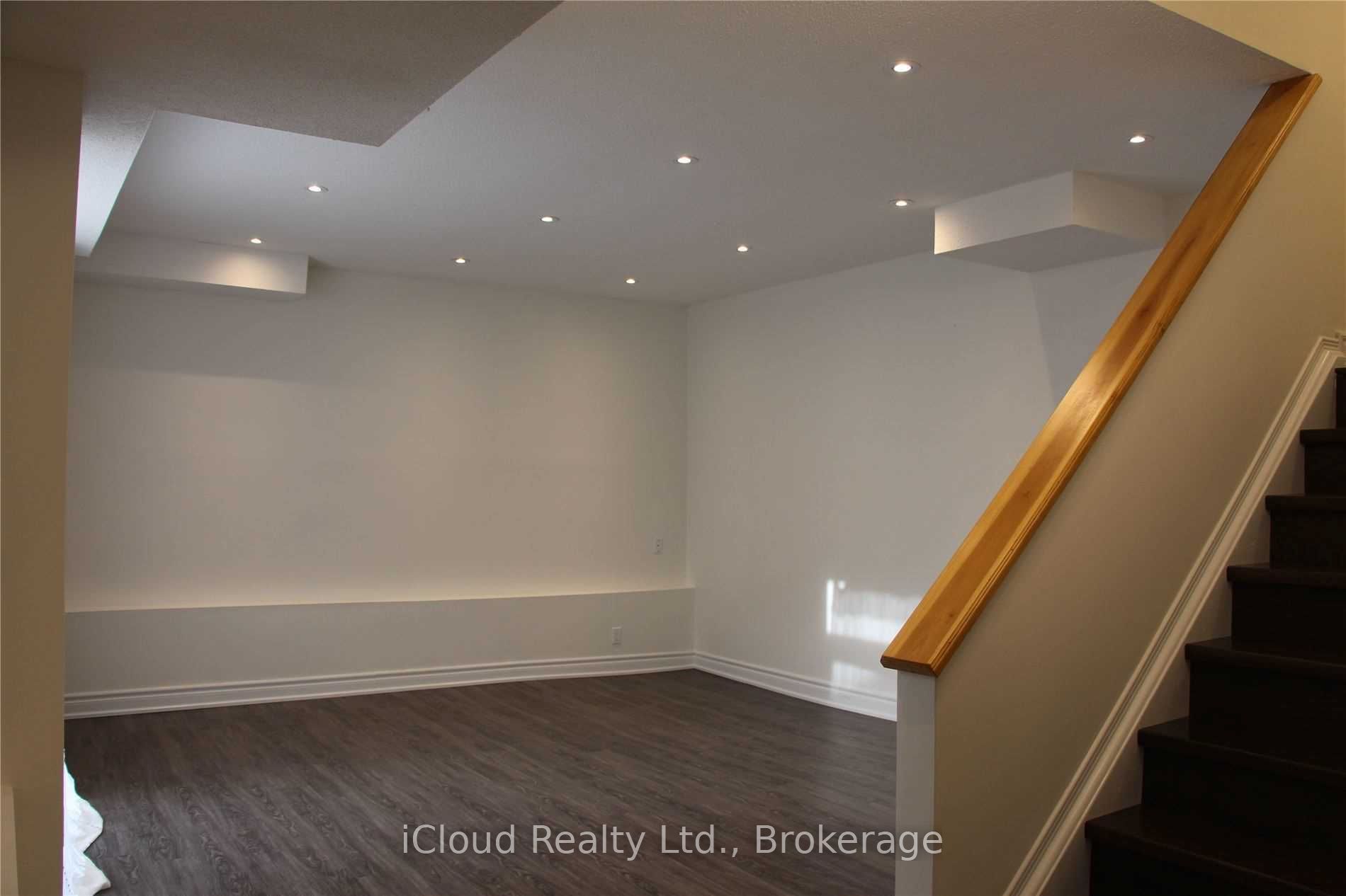 1449 Ithaca Court, Mississauga, ON L5J 4L1 photo 3