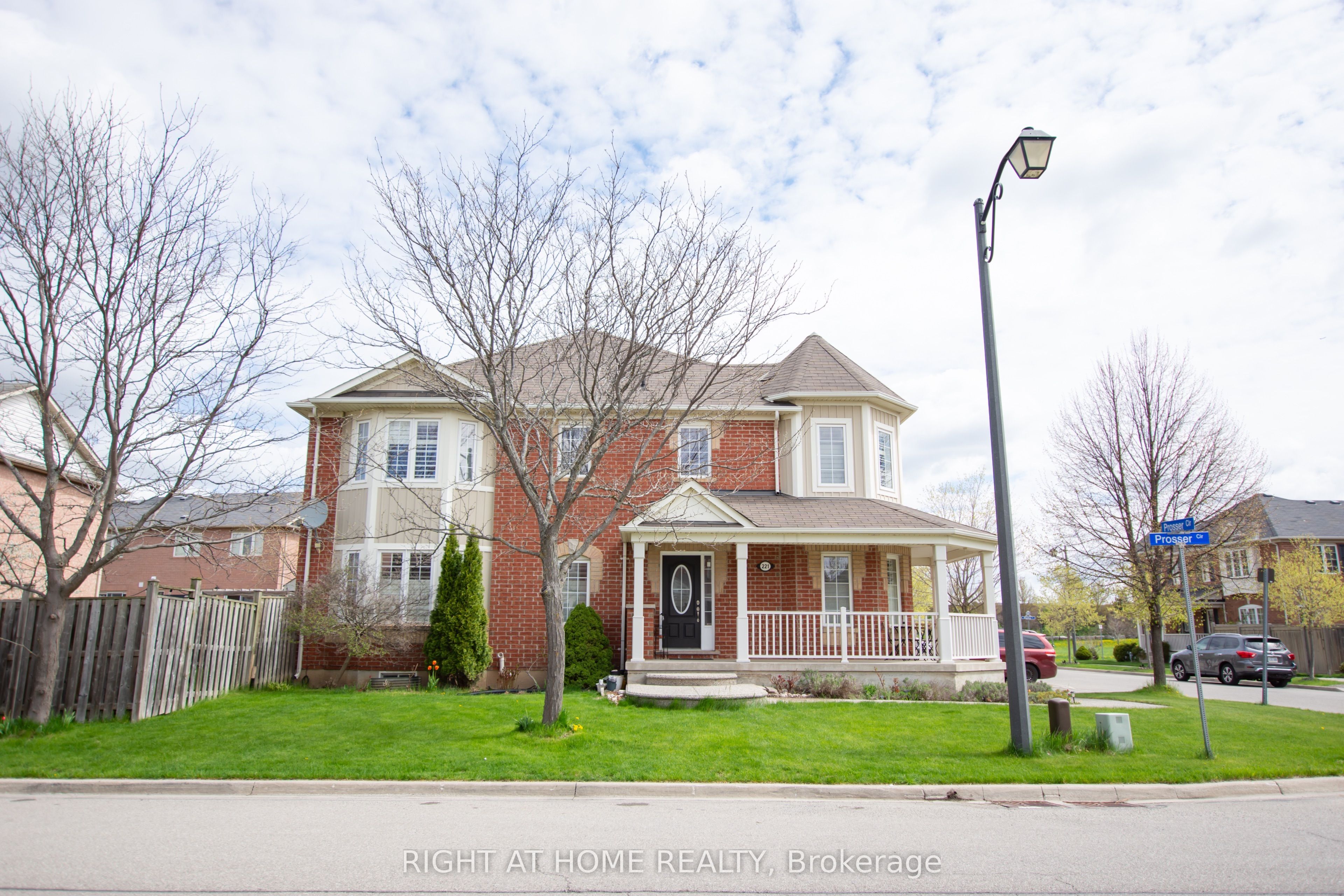 221 Prosser Circle, Milton, ON L9T 0P6