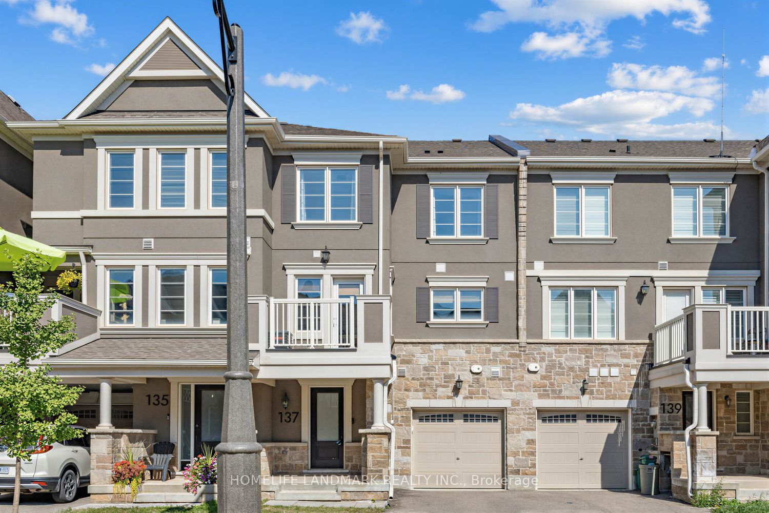 137 Christopher Road, Oakville, ON L6H 0X9 photo 2