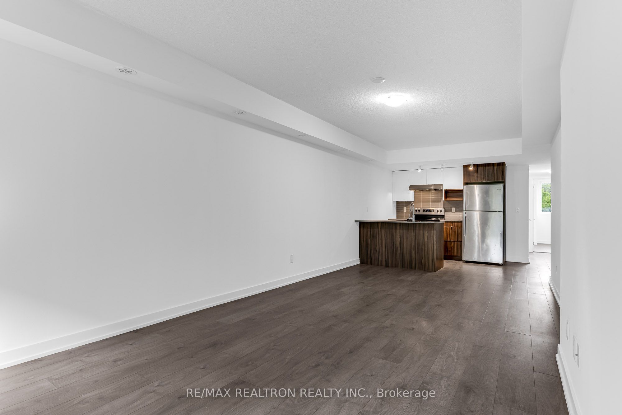 1135 Cooke Boulevard 114, Burlington, ON L7T 0C3 photo 2