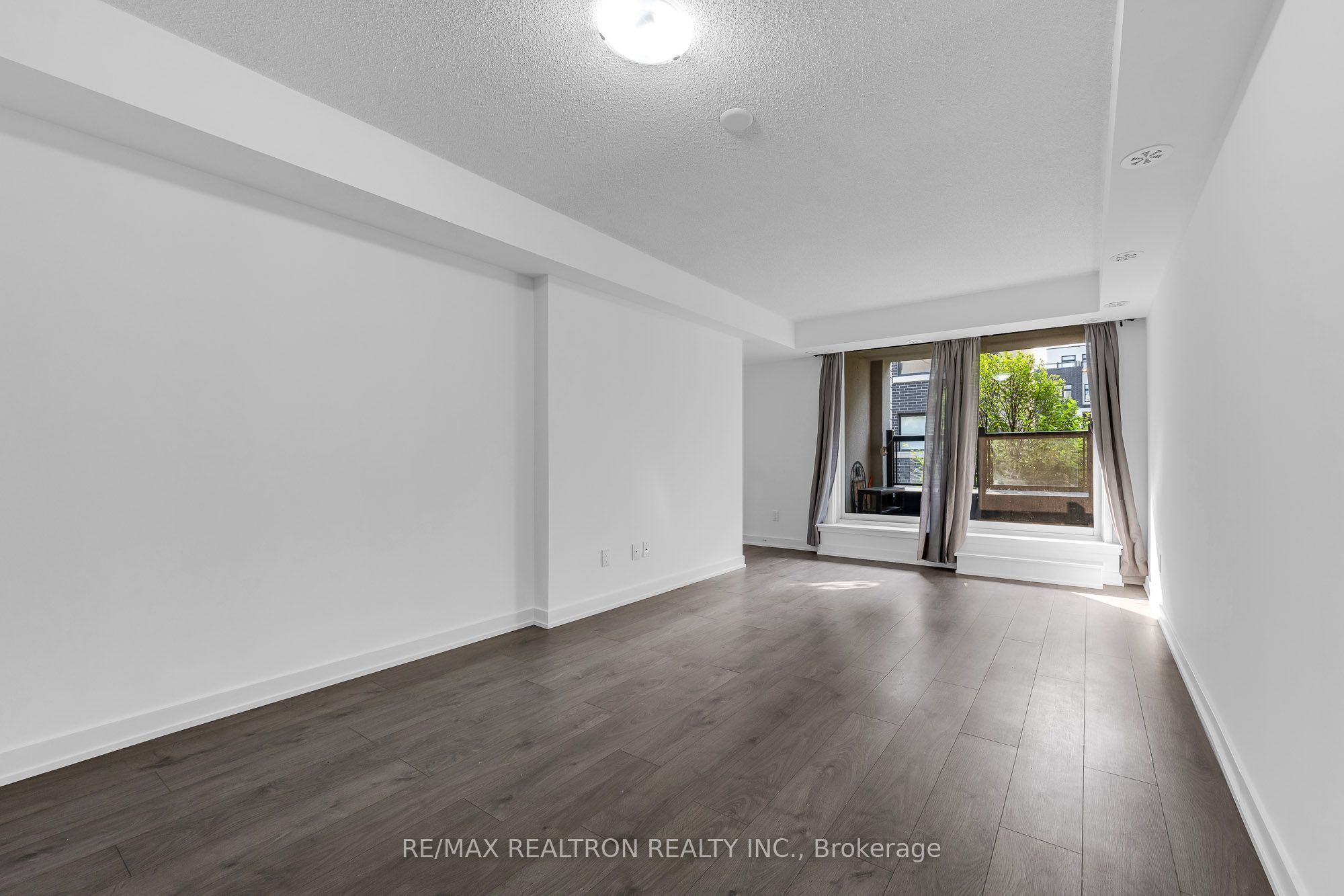1135 Cooke Boulevard 114, Burlington, ON L7T 0C3 photo 3